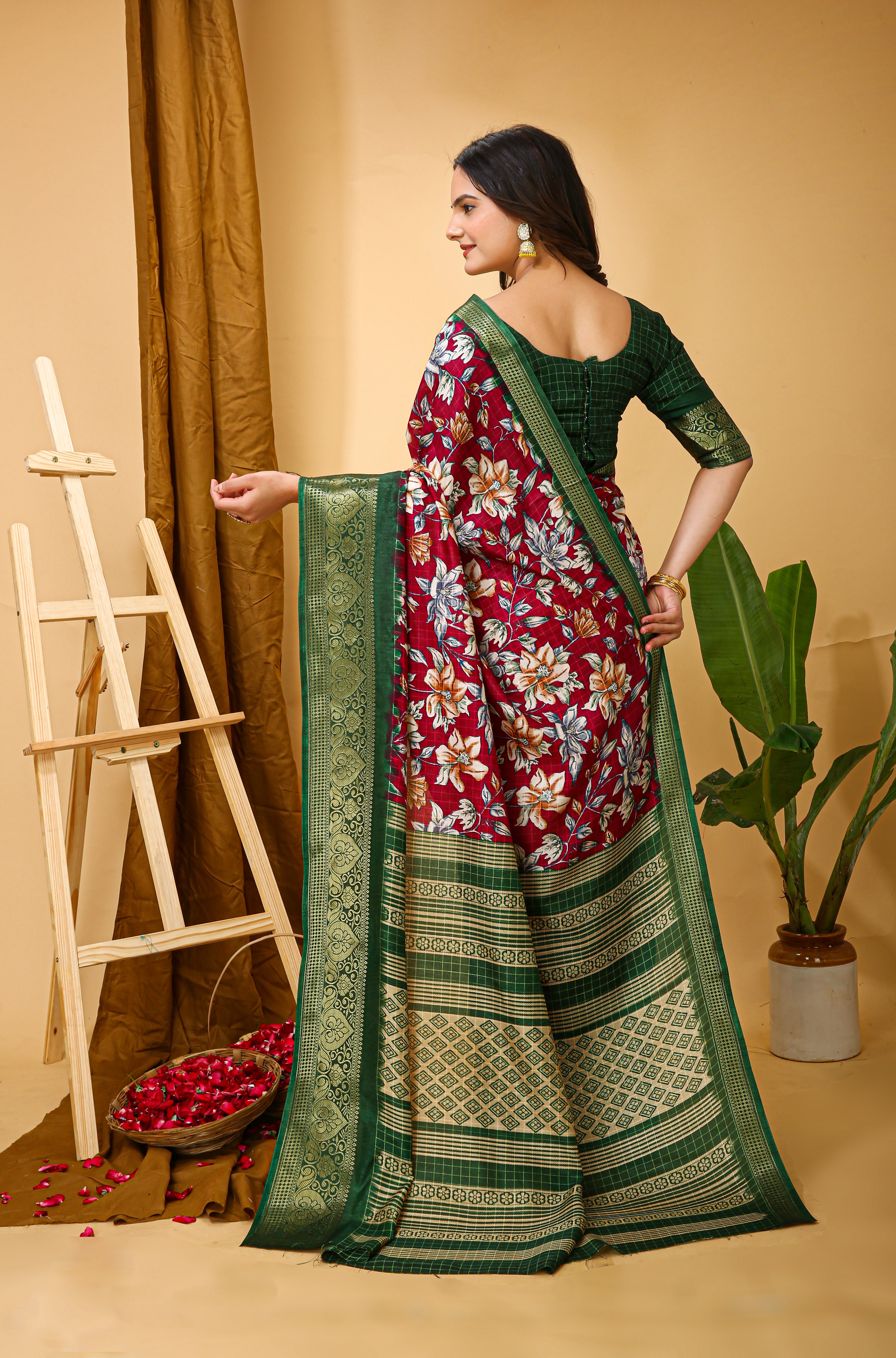 New Enchanting Soft Cotton Green Bordered Red Saree With Unstiched Blouse