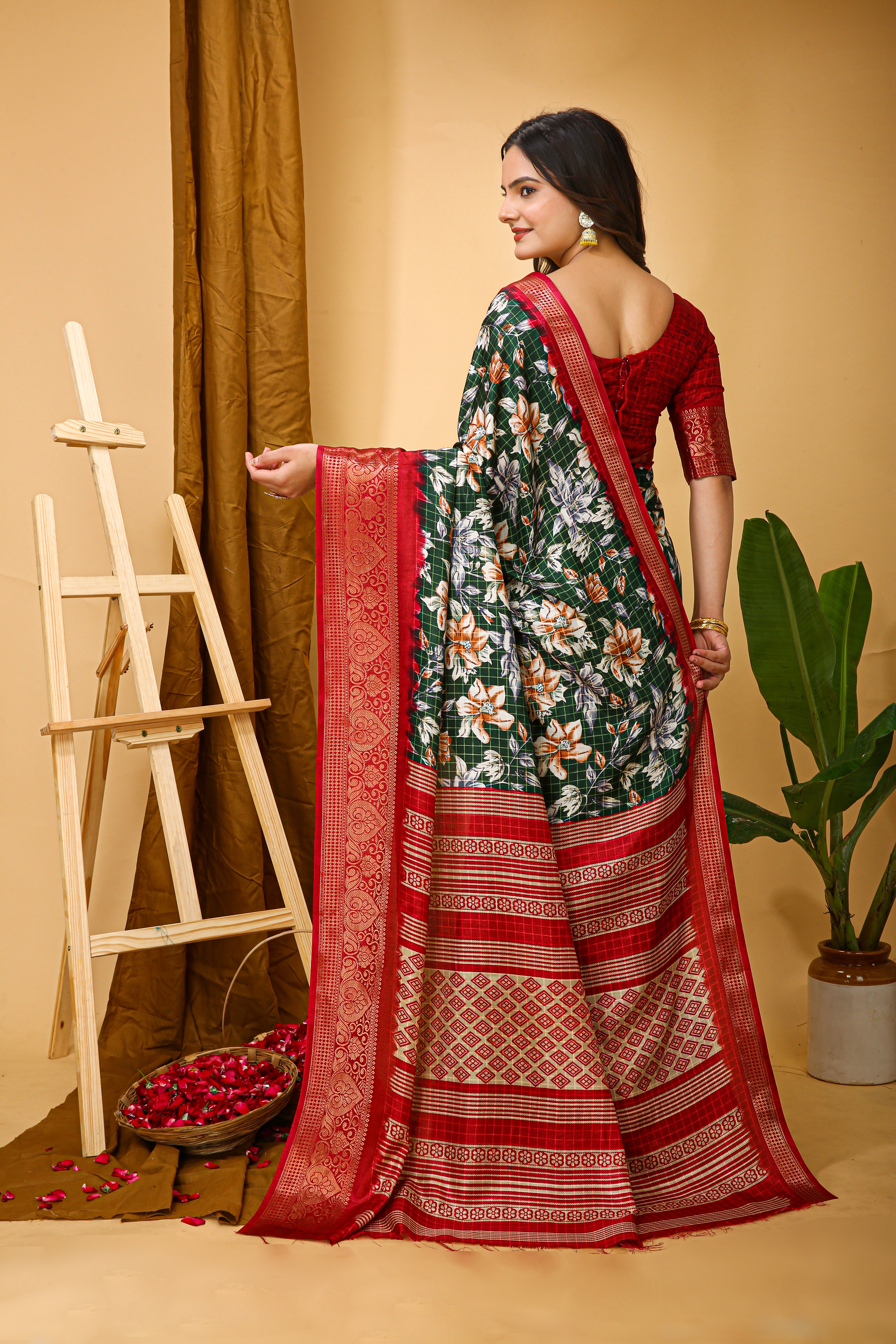 New Enchanting Soft Cotton Red Bodered Green Saree With Unstiched Blouse