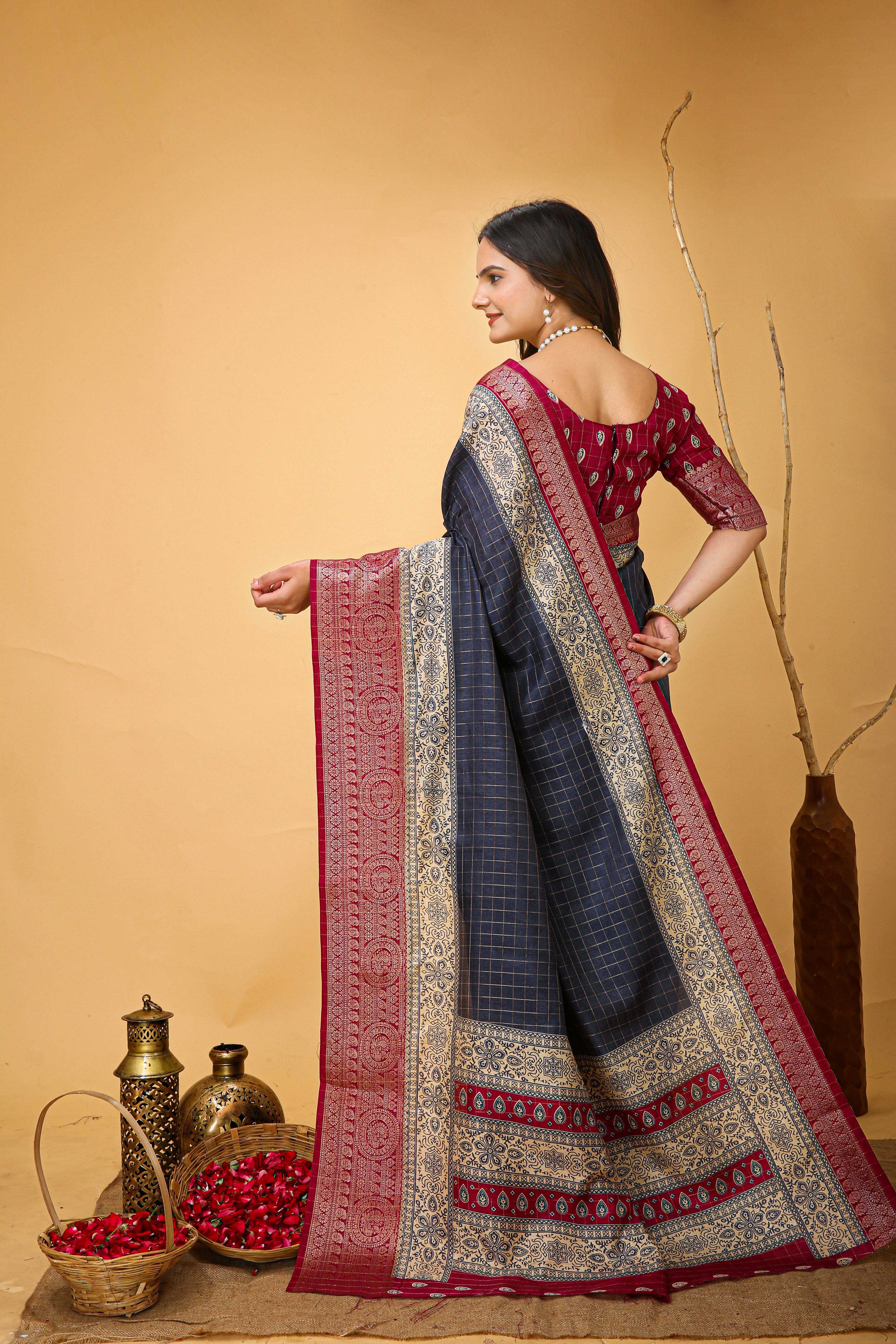 New Enchanting Soft Cotton Checks Printed Grey Saree With Unstiched Blouse