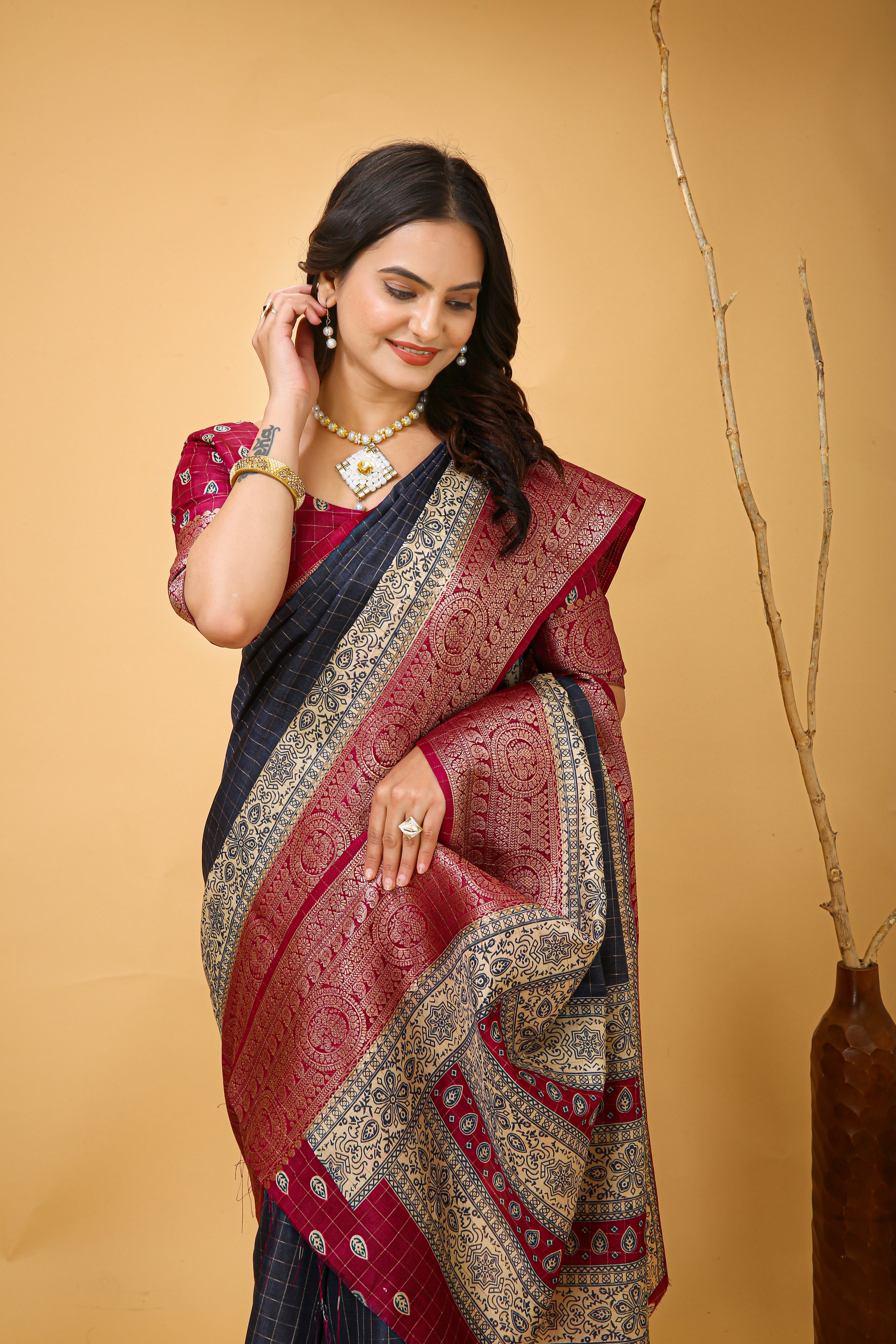 New Enchanting Soft Cotton Checks Printed Grey Saree With Unstiched Blouse