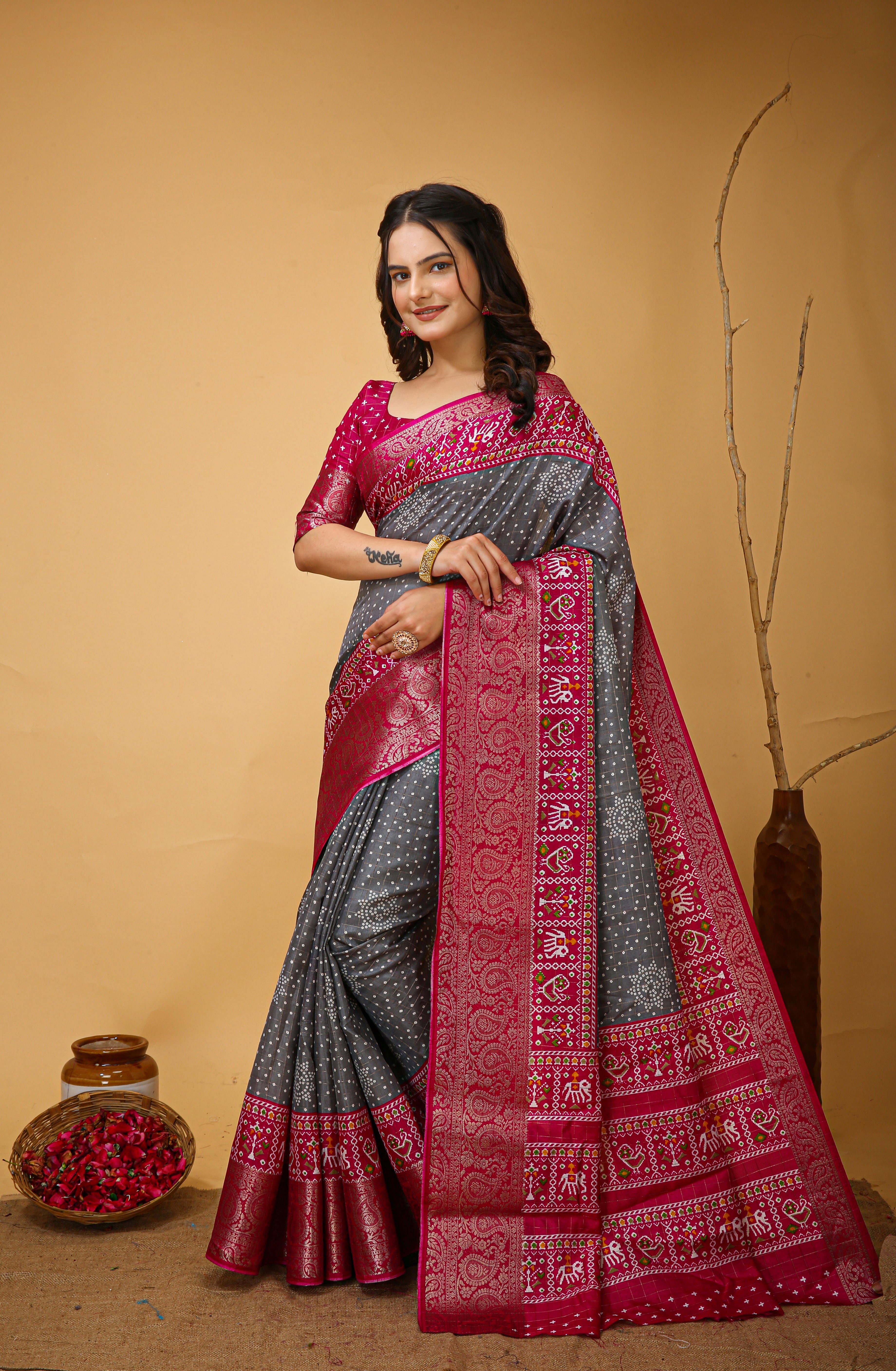 New Enchanting soft cotton Bandhani Printed Light Grey Saree With Unstiched Blouse