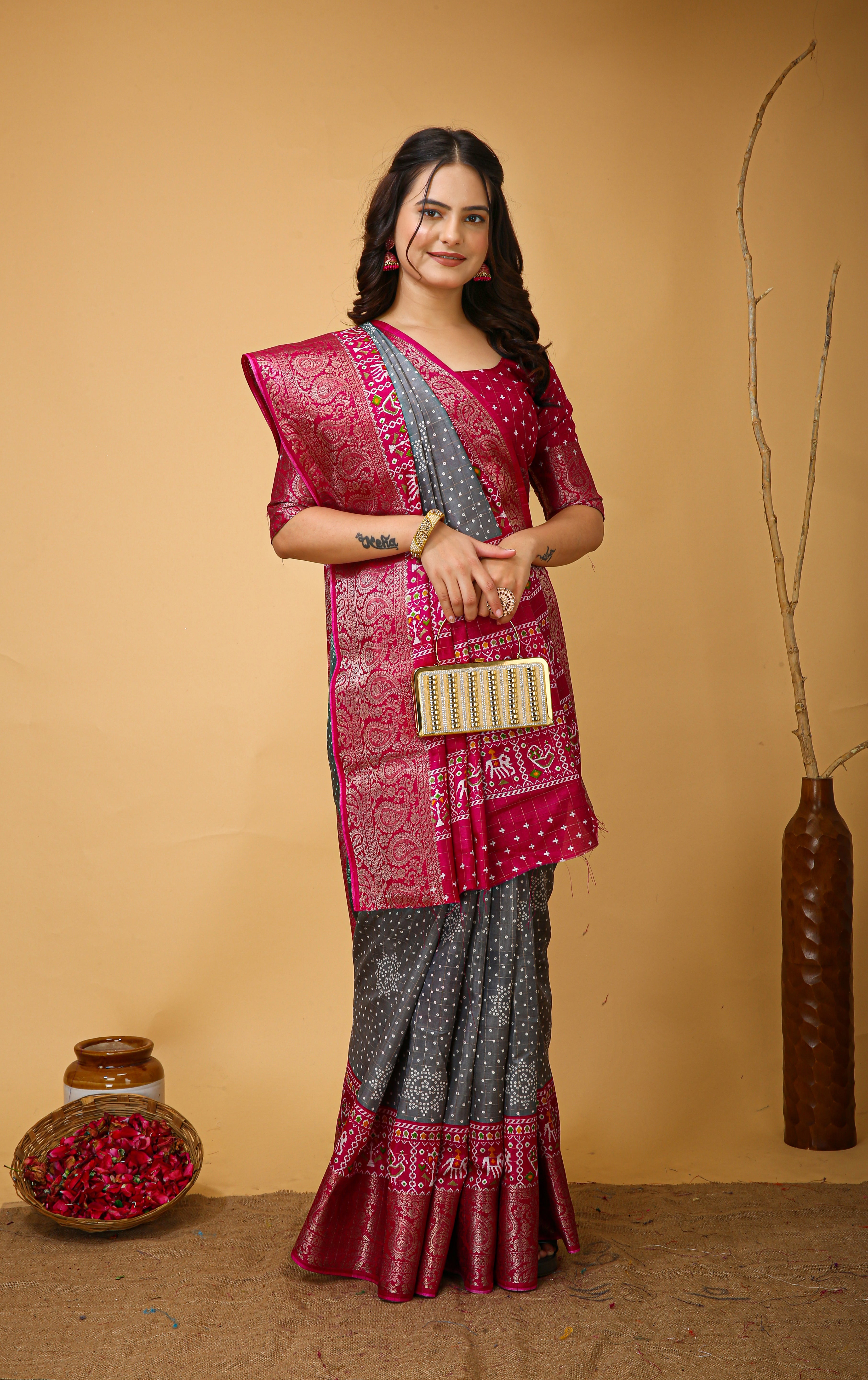 New Enchanting soft cotton Bandhani Printed Light Grey Saree With Unstiched Blouse