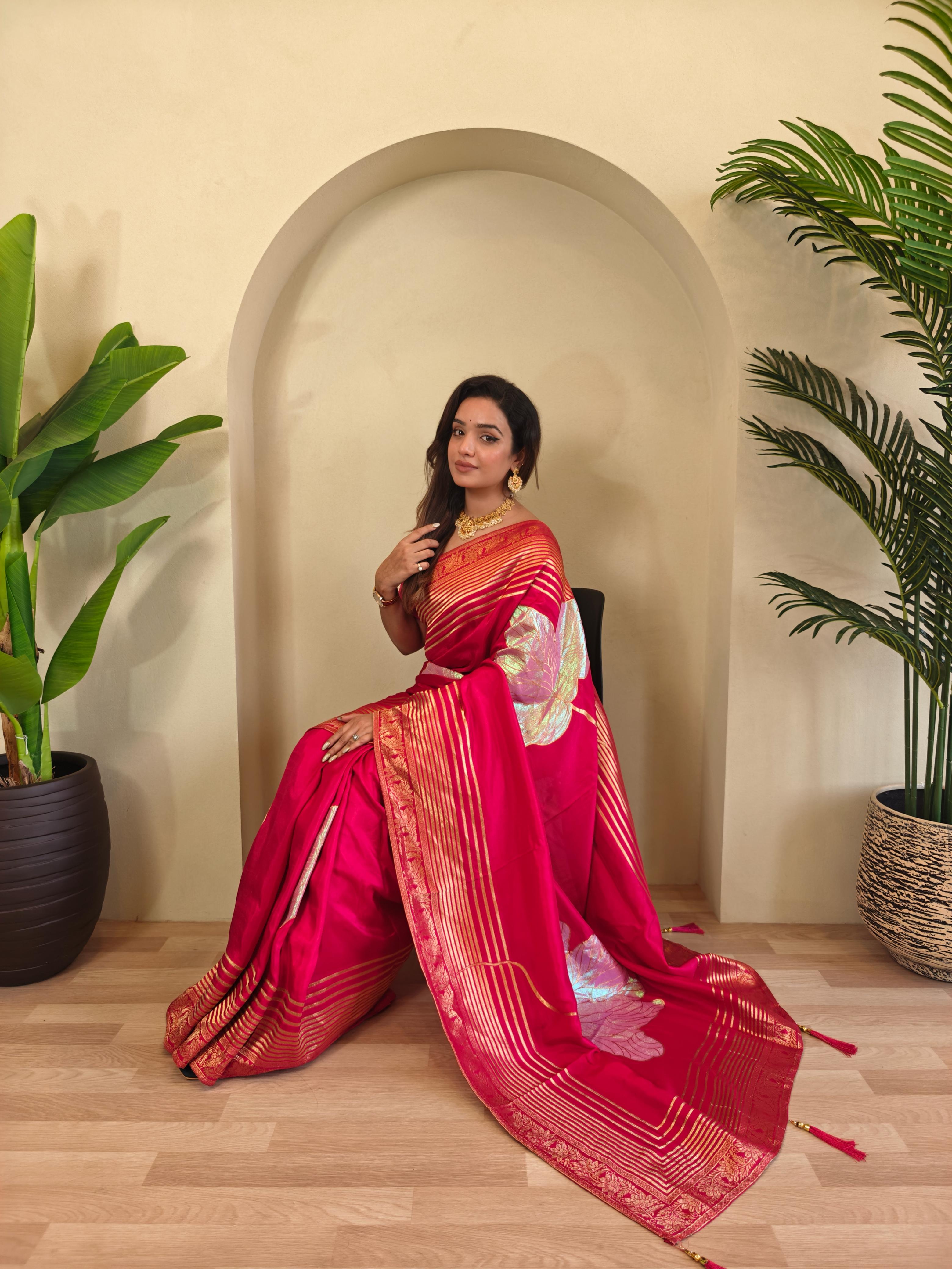 New Designer Munga Silk Saree With Zari Woven 3D Flower Design Along With Unstiched Blouse Piece - Rani Pink