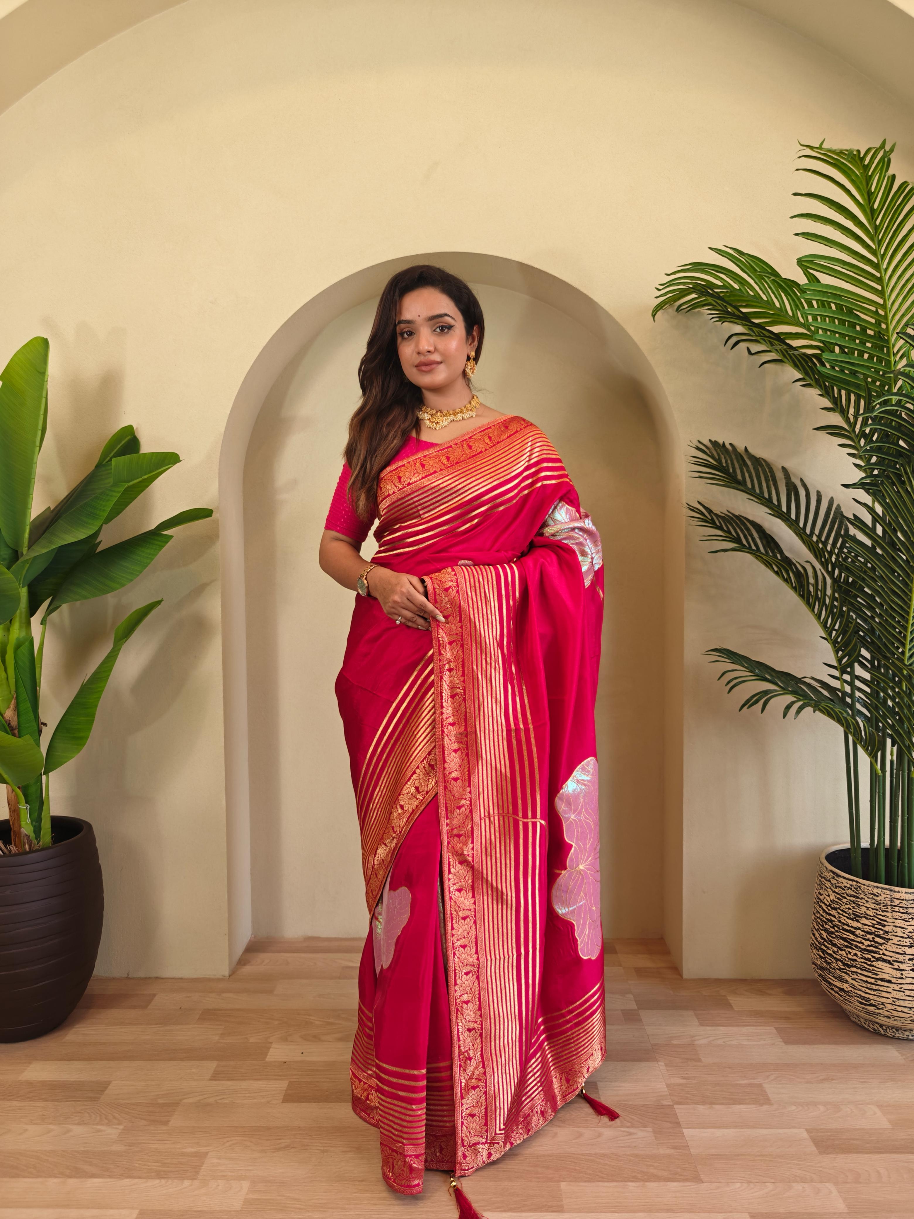 New Designer Munga Silk Saree With Zari Woven 3D Flower Design Along With Unstiched Blouse Piece - Rani Pink