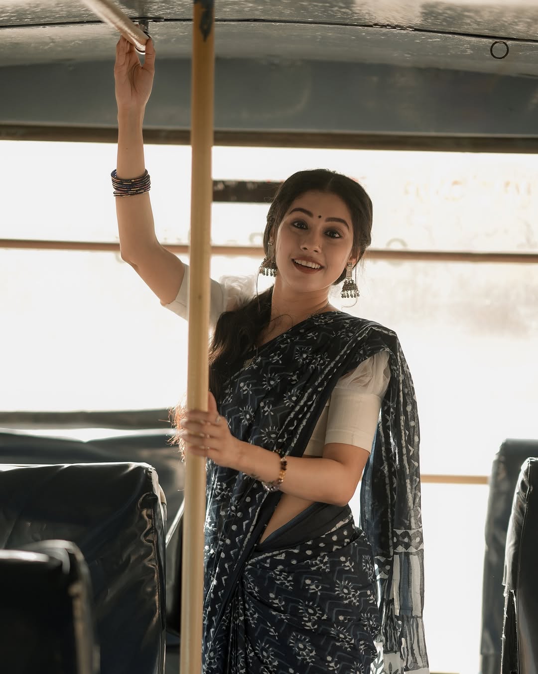 New One Minute Ready To Wear Dark Blue Pure Soft Linen Silk Saree With White Unstiched Blouse Piece