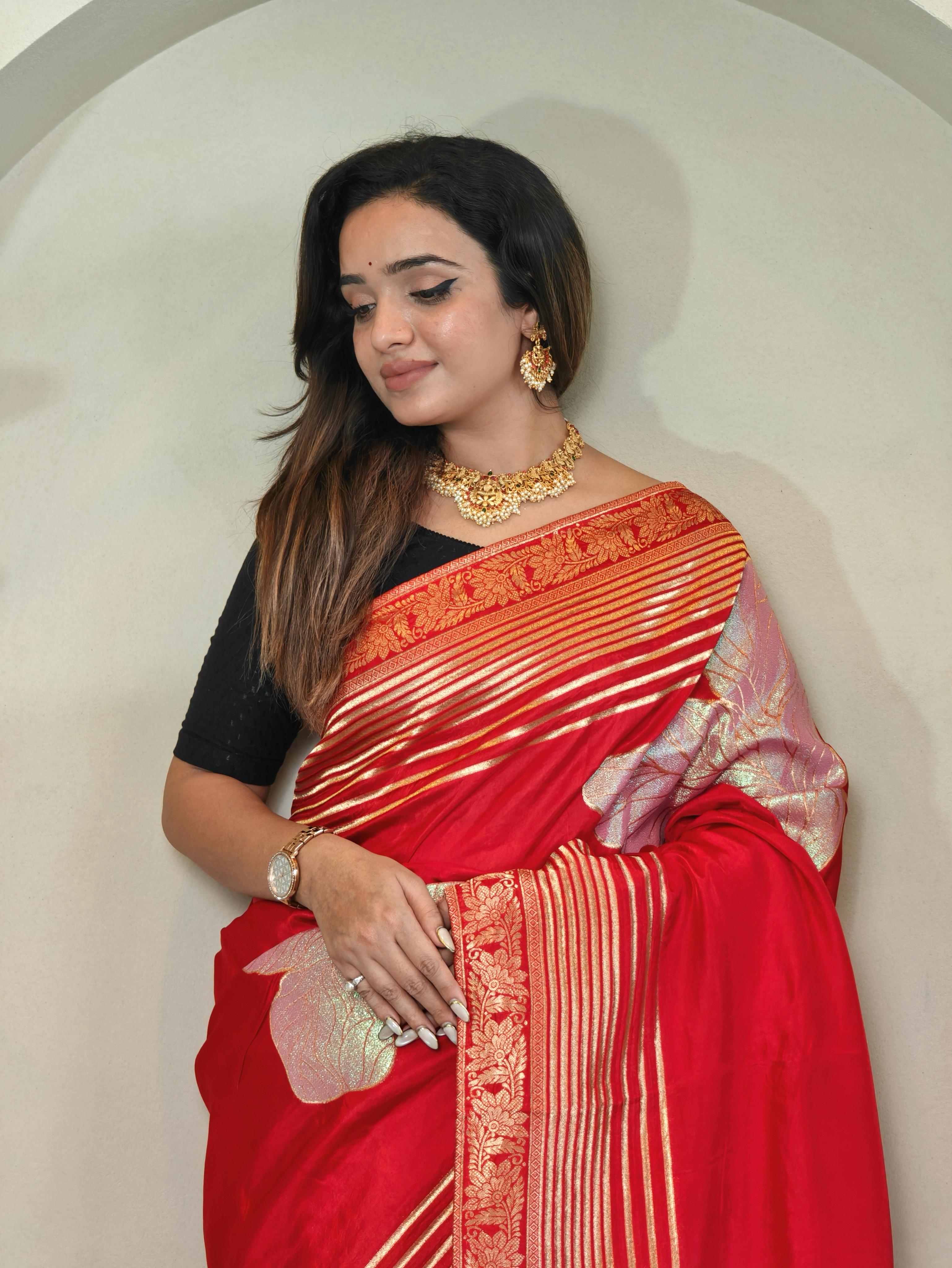 New Designer Munga Silk Saree With Zari Woven 3D Flower Design Along With Unstiched Blouse Piece - Red