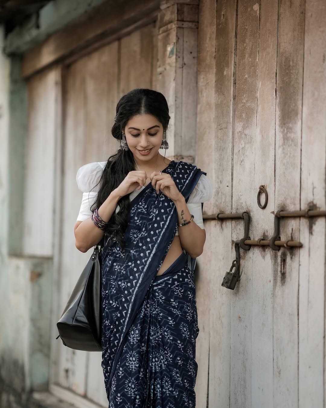 New One Minute Ready To Wear Dark Blue Pure Soft Linen Silk Saree With White Unstiched Blouse Piece