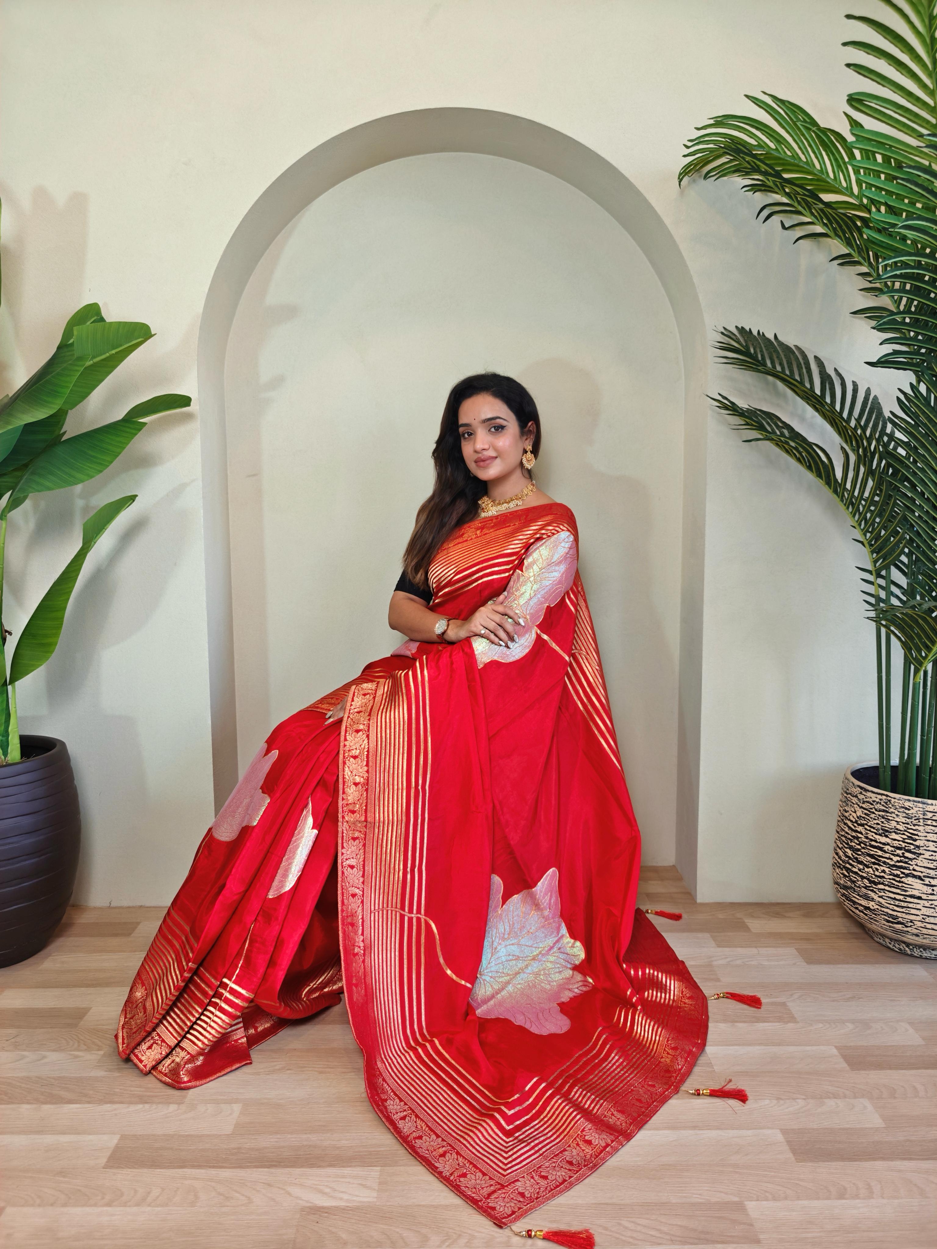 New Designer Munga Silk Saree With Zari Woven 3D Flower Design Along With Unstiched Blouse Piece - Red