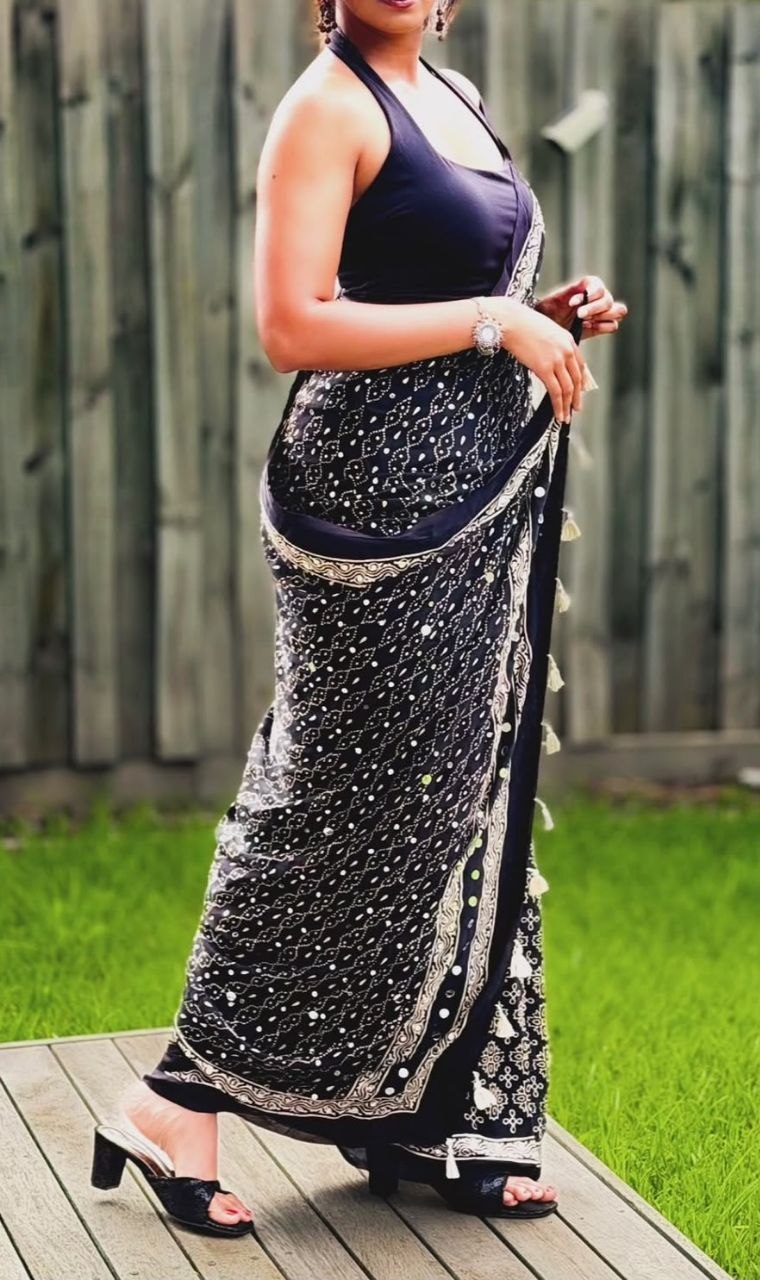 Black Bandhani Printed Saree With Designer Border & Printed Pallu With Matching Blouse Piece