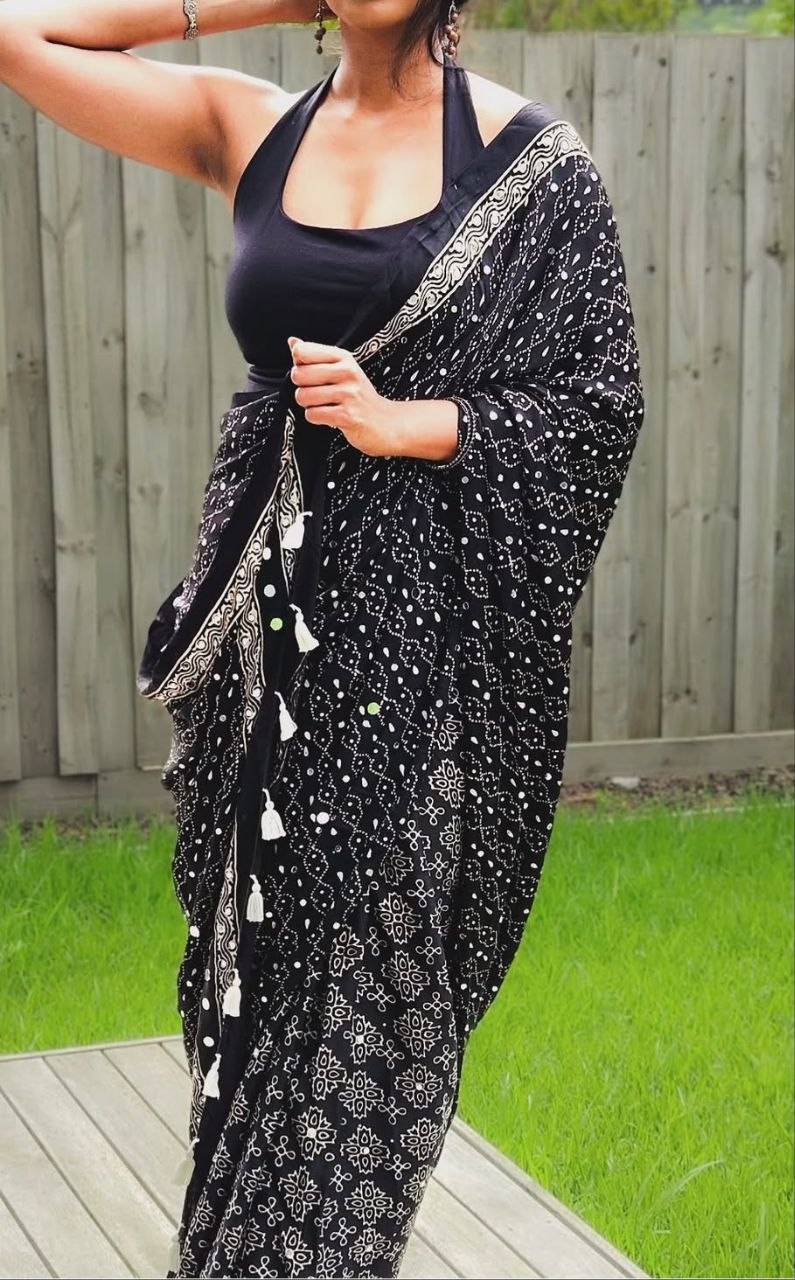 Black Bandhani Printed Saree With Designer Border & Printed Pallu With Matching Blouse Piece