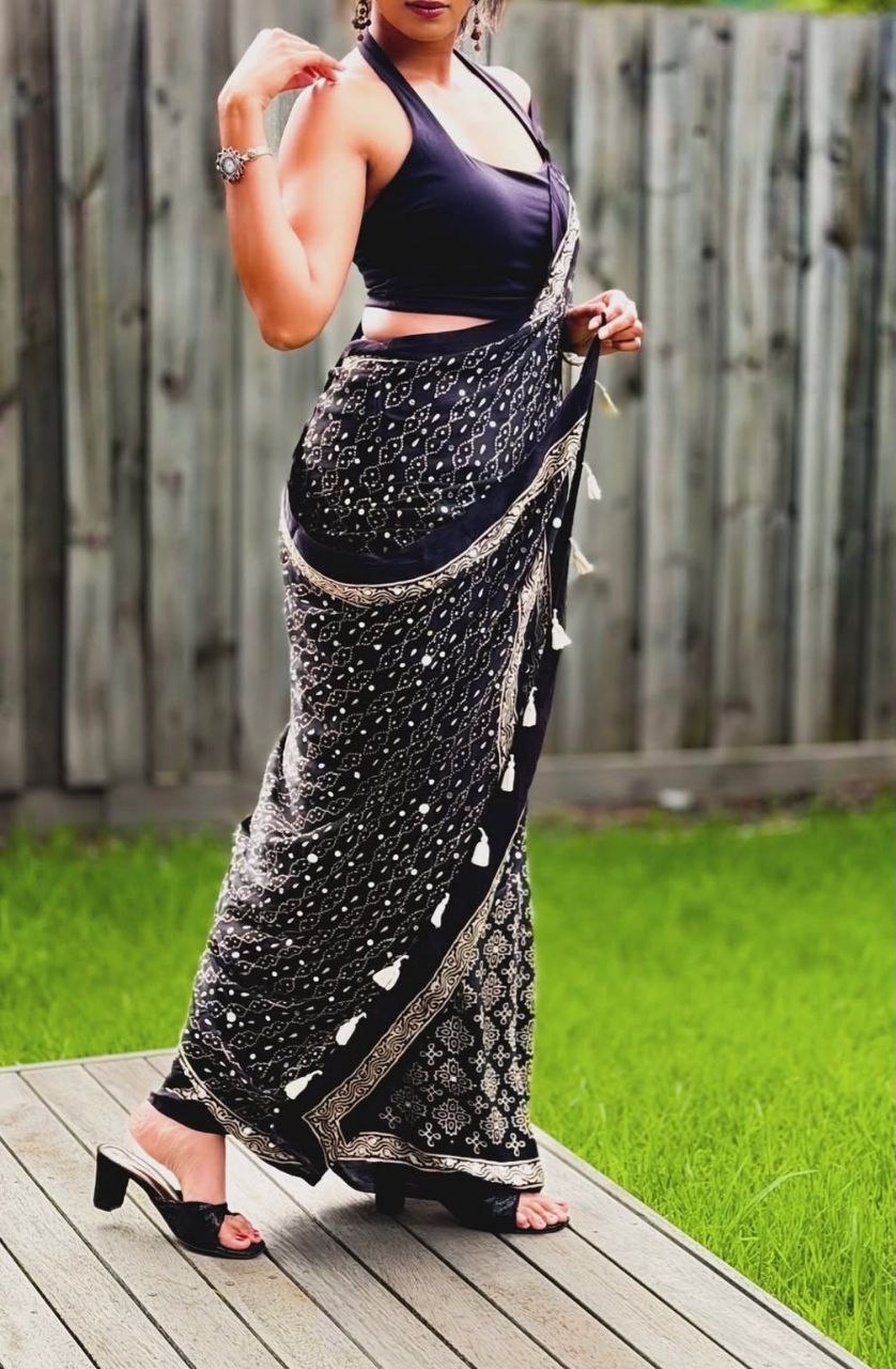 Black Bandhani Printed Saree With Designer Border & Printed Pallu With Matching Blouse Piece