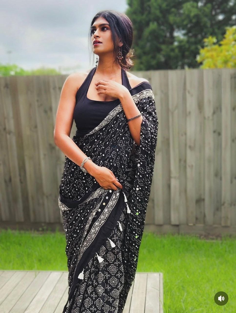 Black Bandhani Printed Saree With Designer Border & Printed Pallu With Matching Blouse Piece