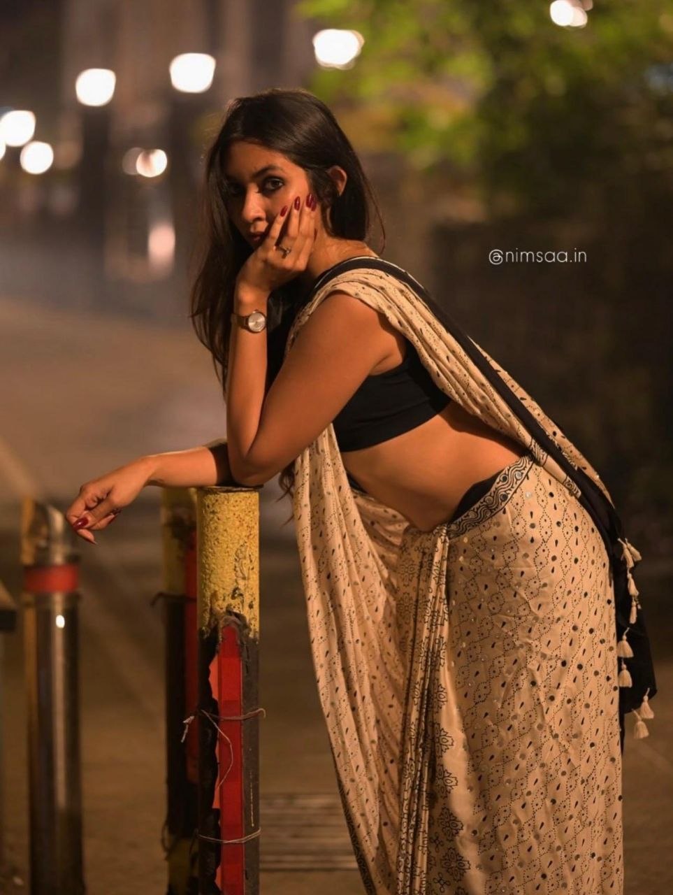 Cream Bandhani Print Saree With Black Printed Border & Pallu With Matching Blouse Piece
