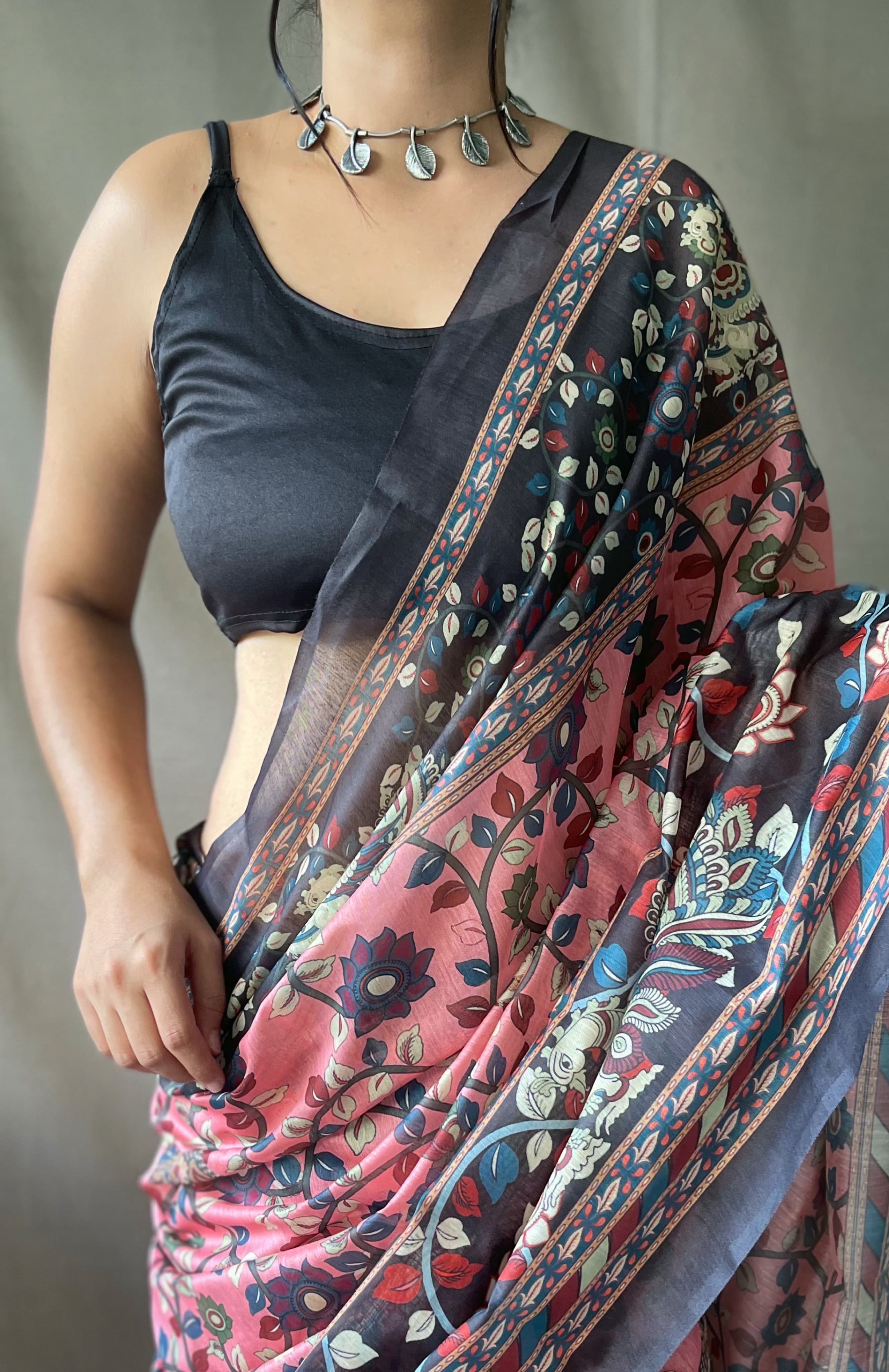 NEW DESIGNER PURE COTTON SAREE WITH  KALAMKARI PRINTS AND CONTRAST PALLU WITH TASSELS ATTACHED AND CONTRAST BLOUSE PIECE - PASTEL PINK