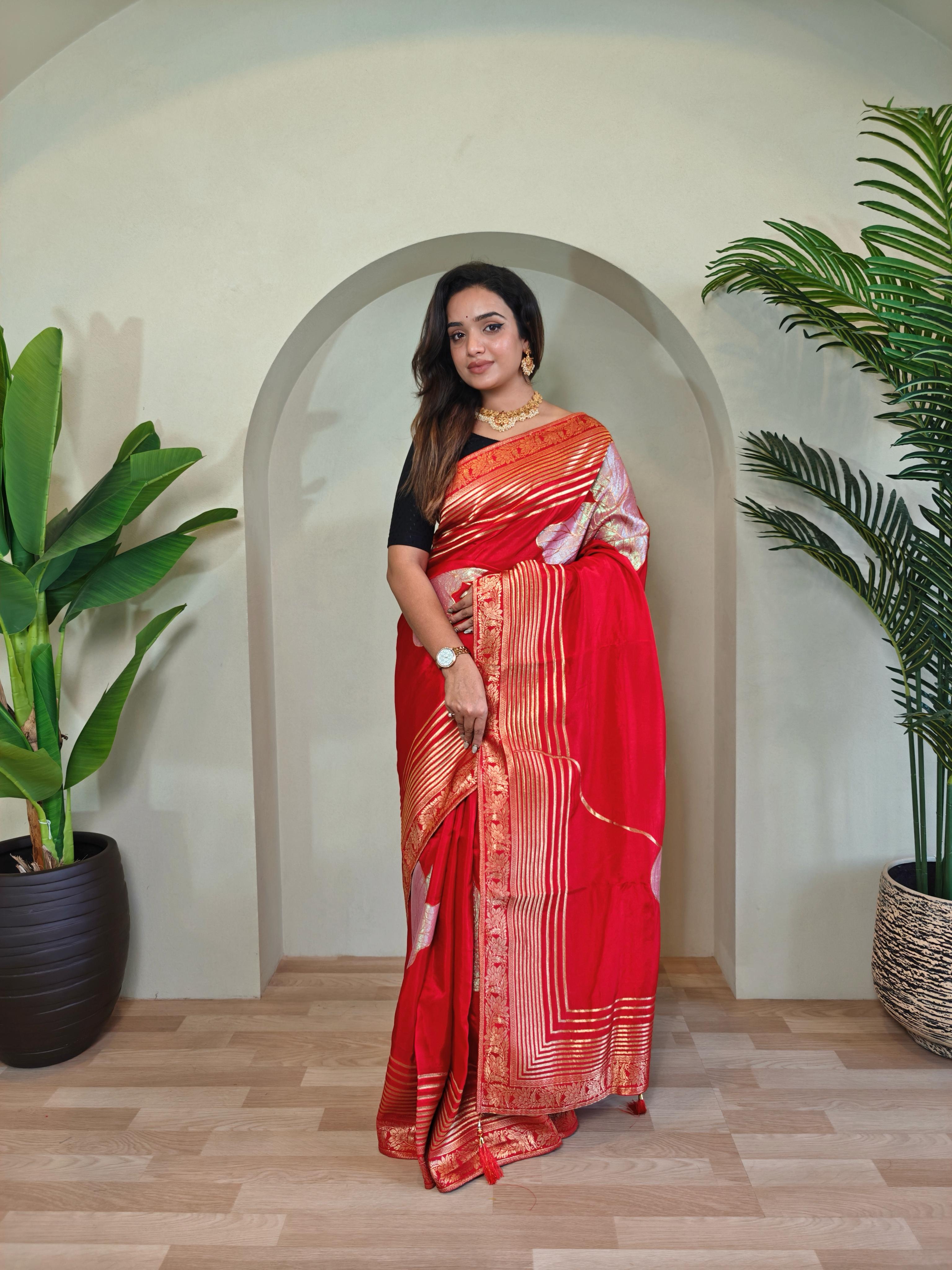 New Designer Munga Silk Saree With Zari Woven 3D Flower Design Along With Unstiched Blouse Piece - Red
