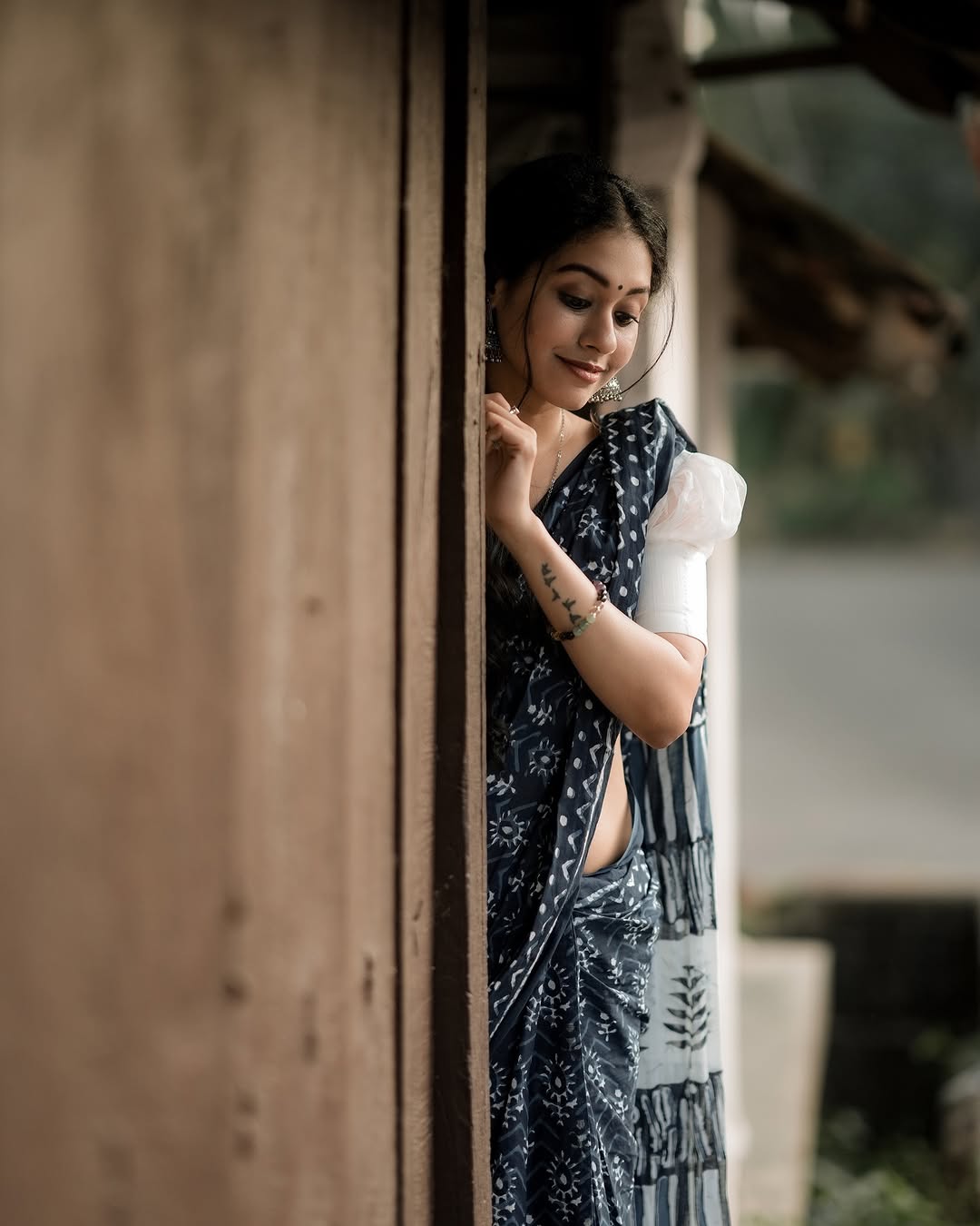 New One Minute Ready To Wear Dark Blue Pure Soft Linen Silk Saree With White Unstiched Blouse Piece