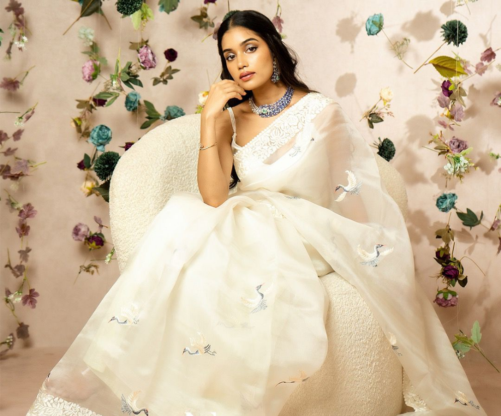 New Designer Multi Colour Thread Worked Tebby Slik Saree With Fancy Lace Border Along With Unstiched Blouse Piece