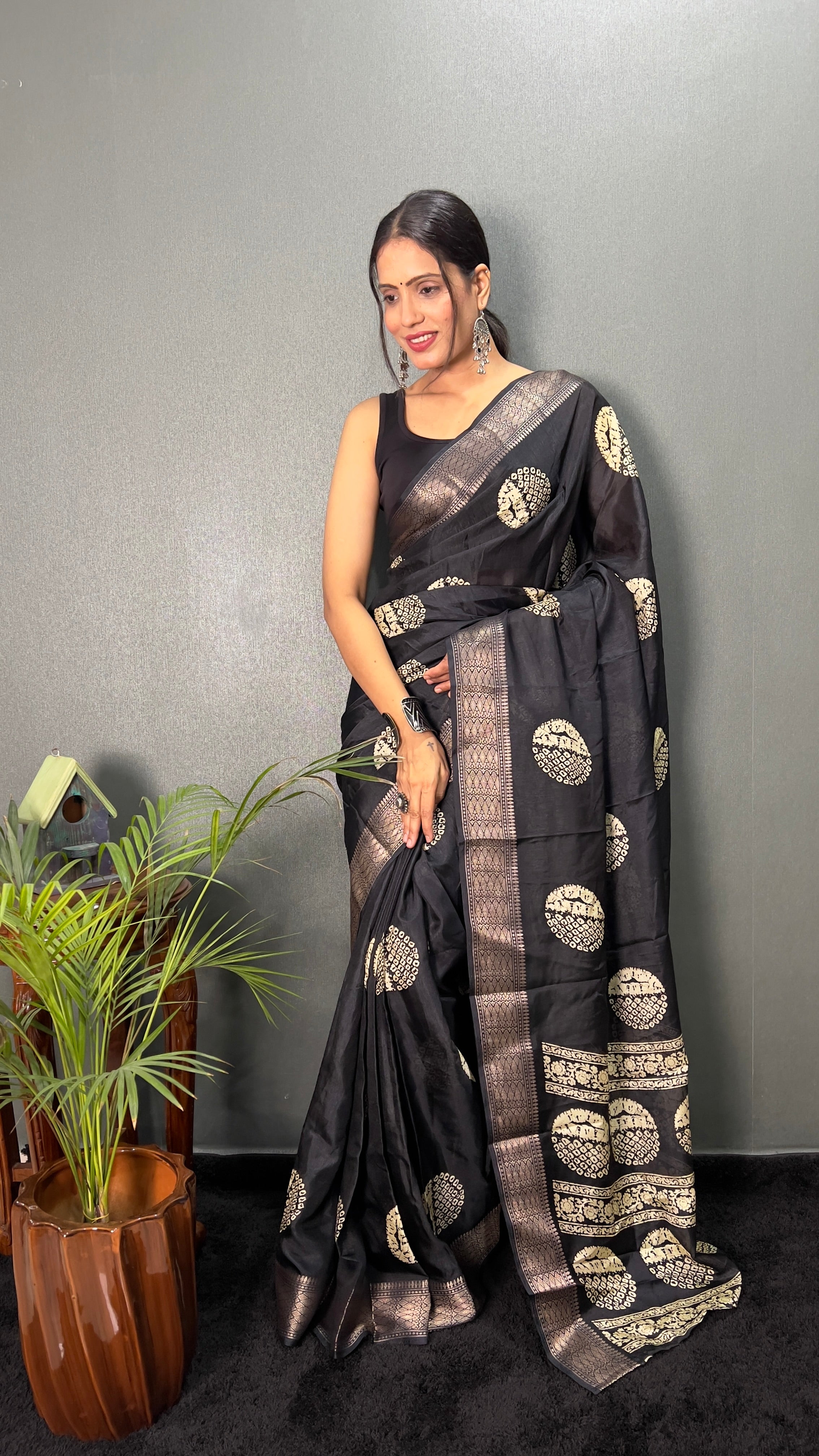 Gola Cotton One Minute Ready To Wear Black Saree With Unstiched Blouse