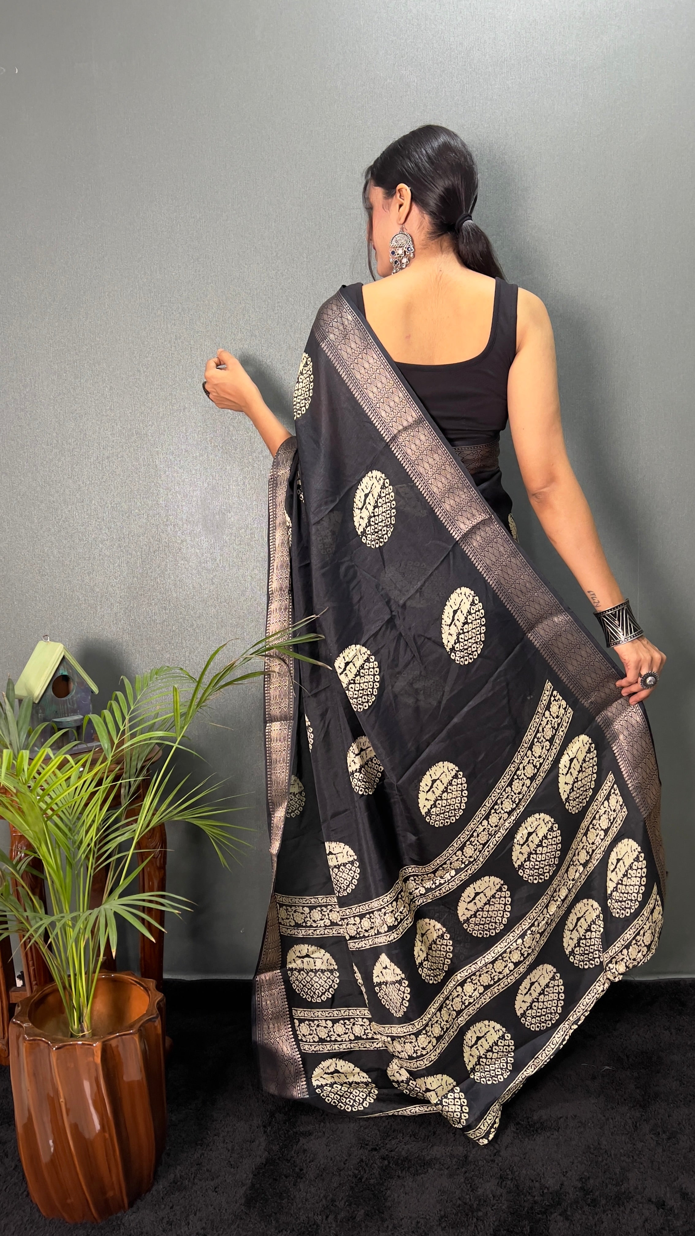 Gola Cotton One Minute Ready To Wear Black Saree With Unstiched Blouse