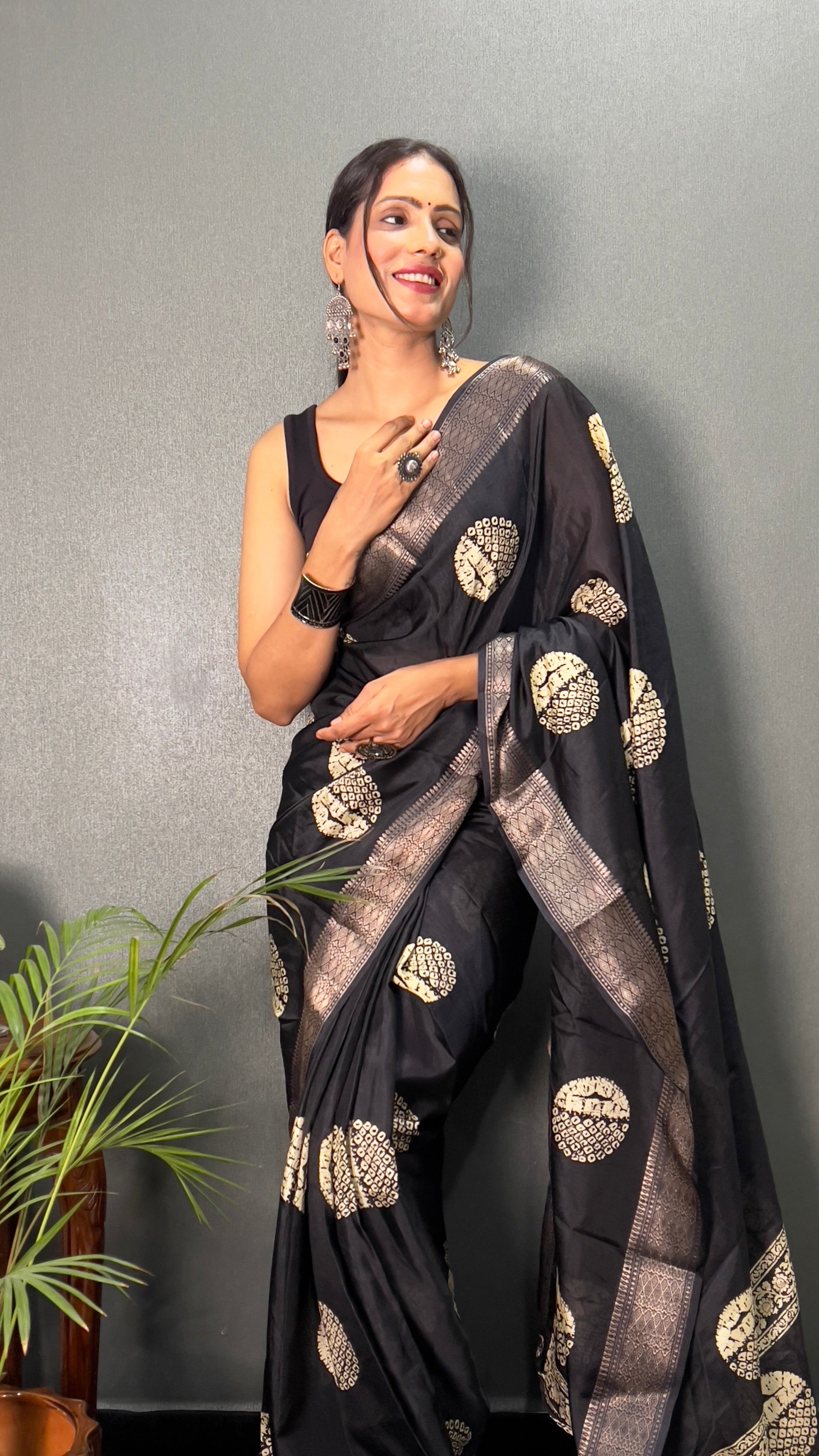 Gola Cotton One Minute Ready To Wear Black Saree With Unstiched Blouse