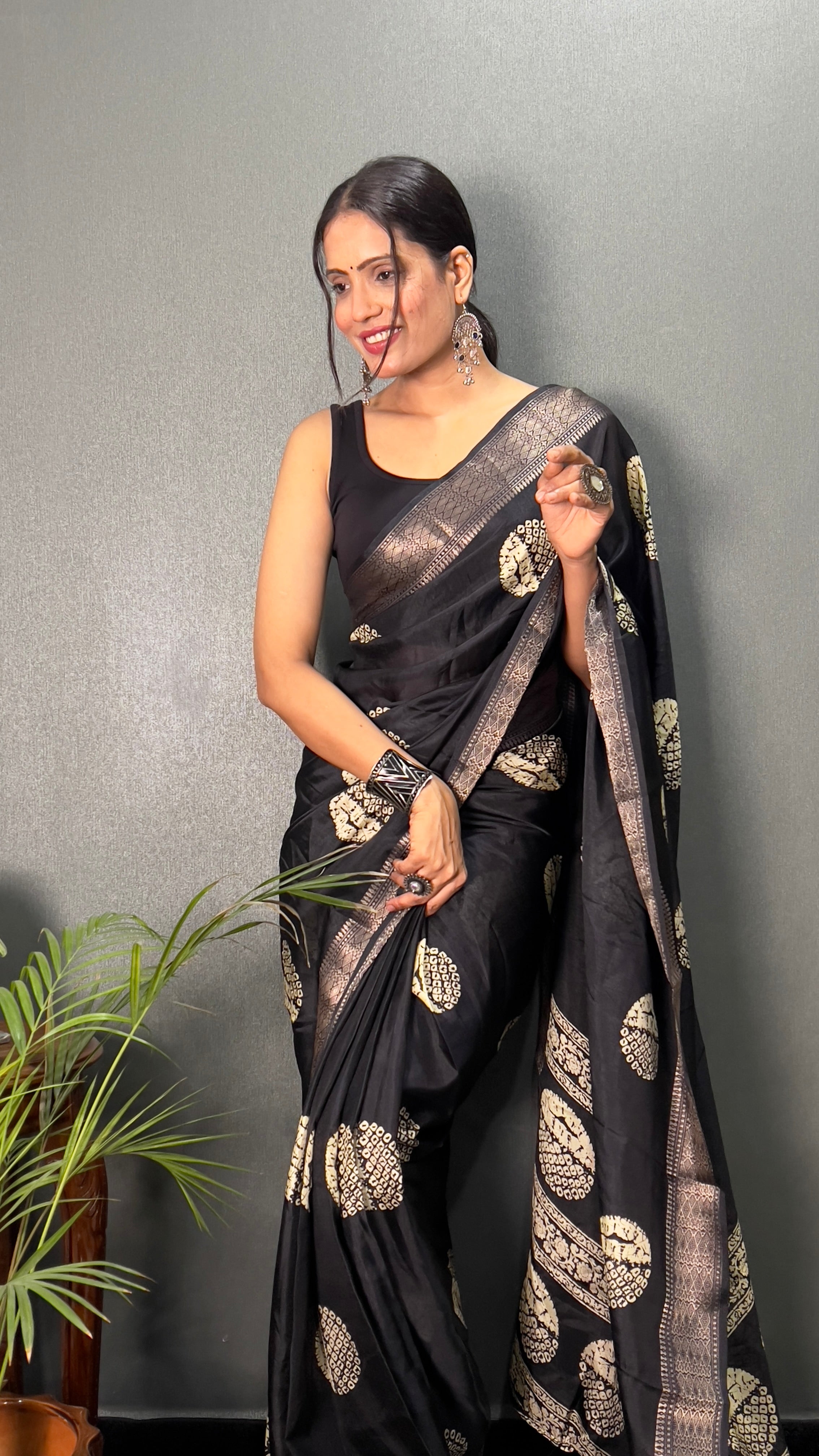 Gola Cotton One Minute Ready To Wear Black Saree With Unstiched Blouse