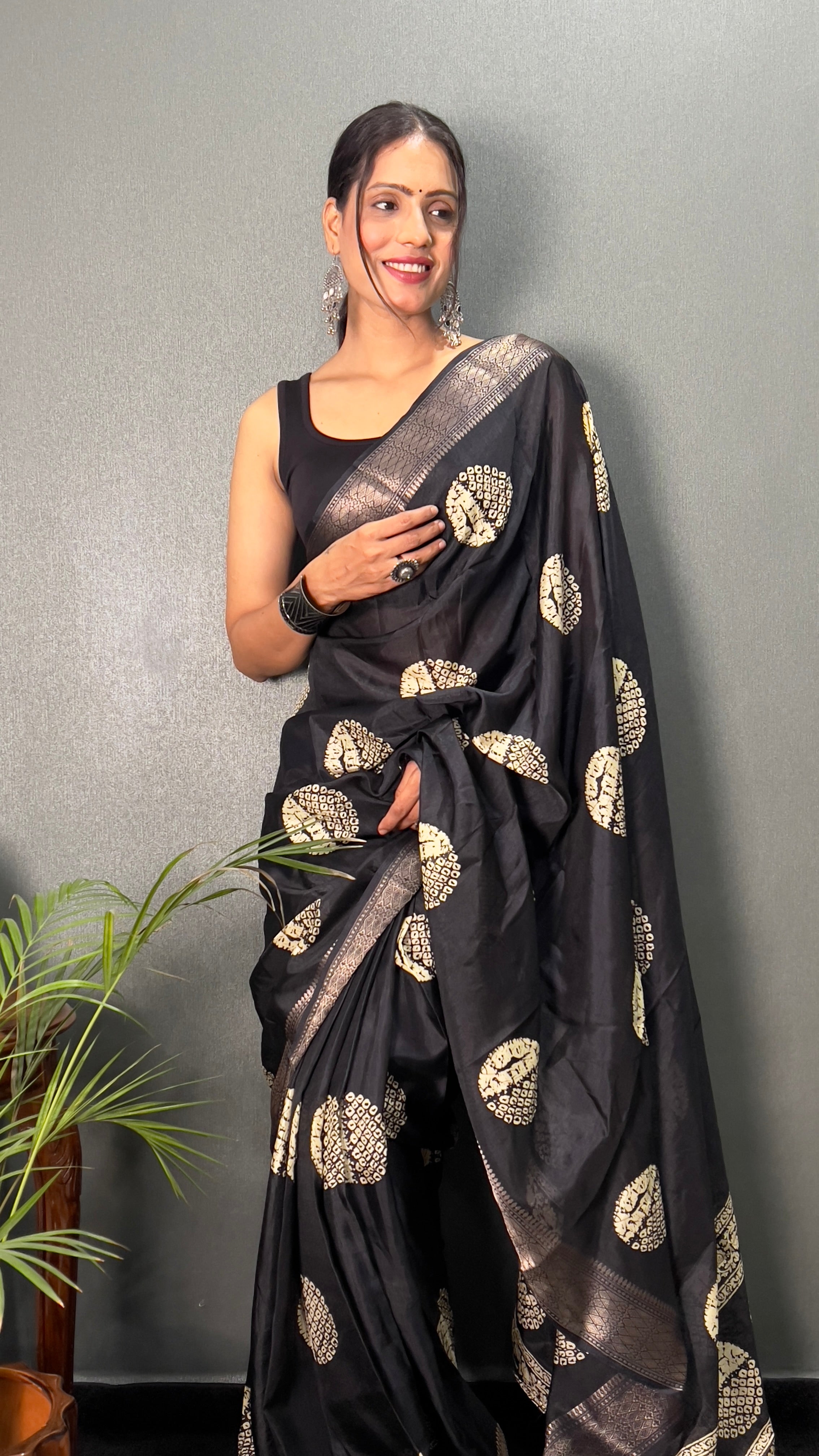 Gola Cotton One Minute Ready To Wear Black Saree With Unstiched Blouse