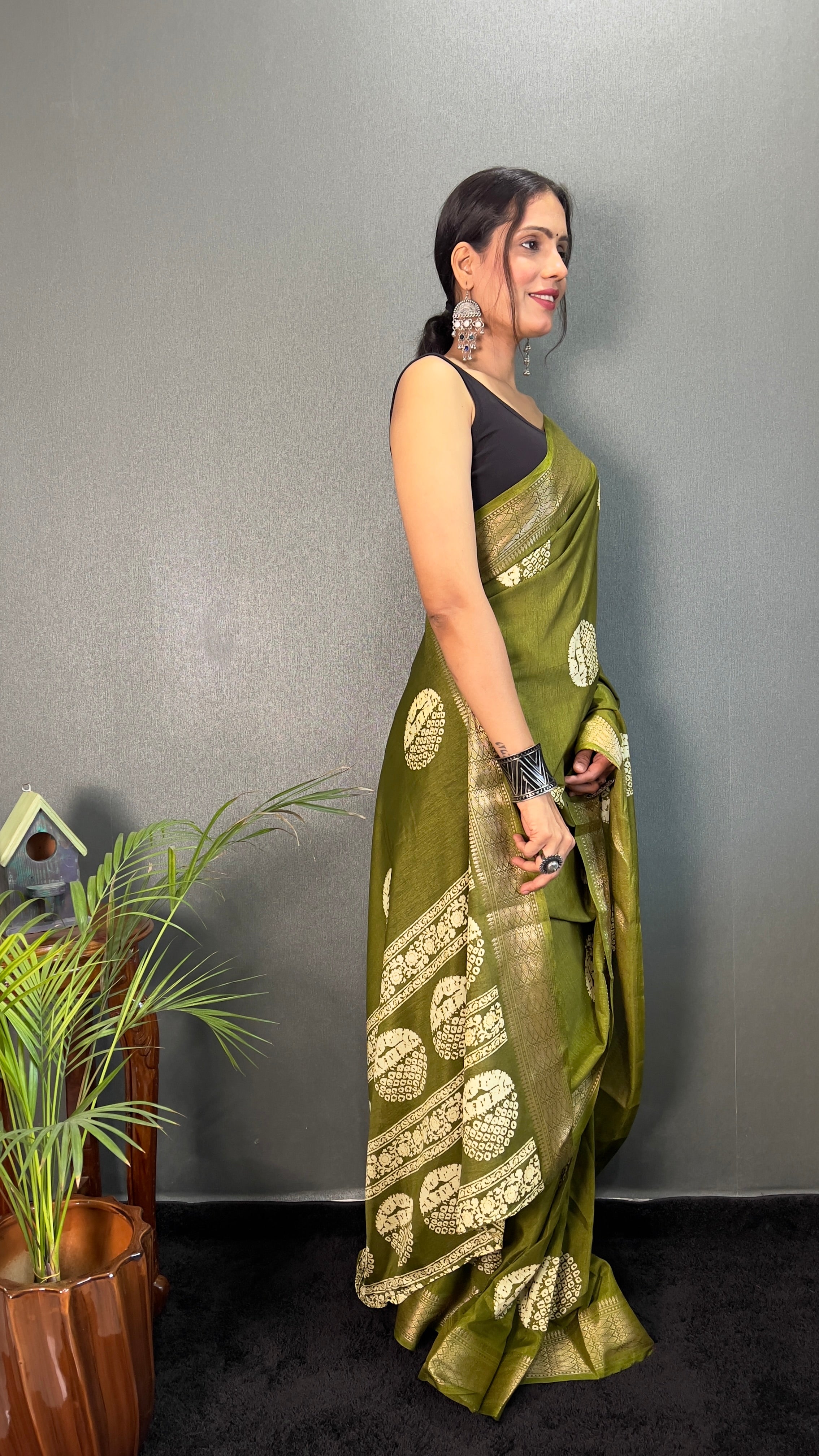 Gola Cotton One Minute Ready To Wear Mehendi Green Saree With Unstiched Blouse