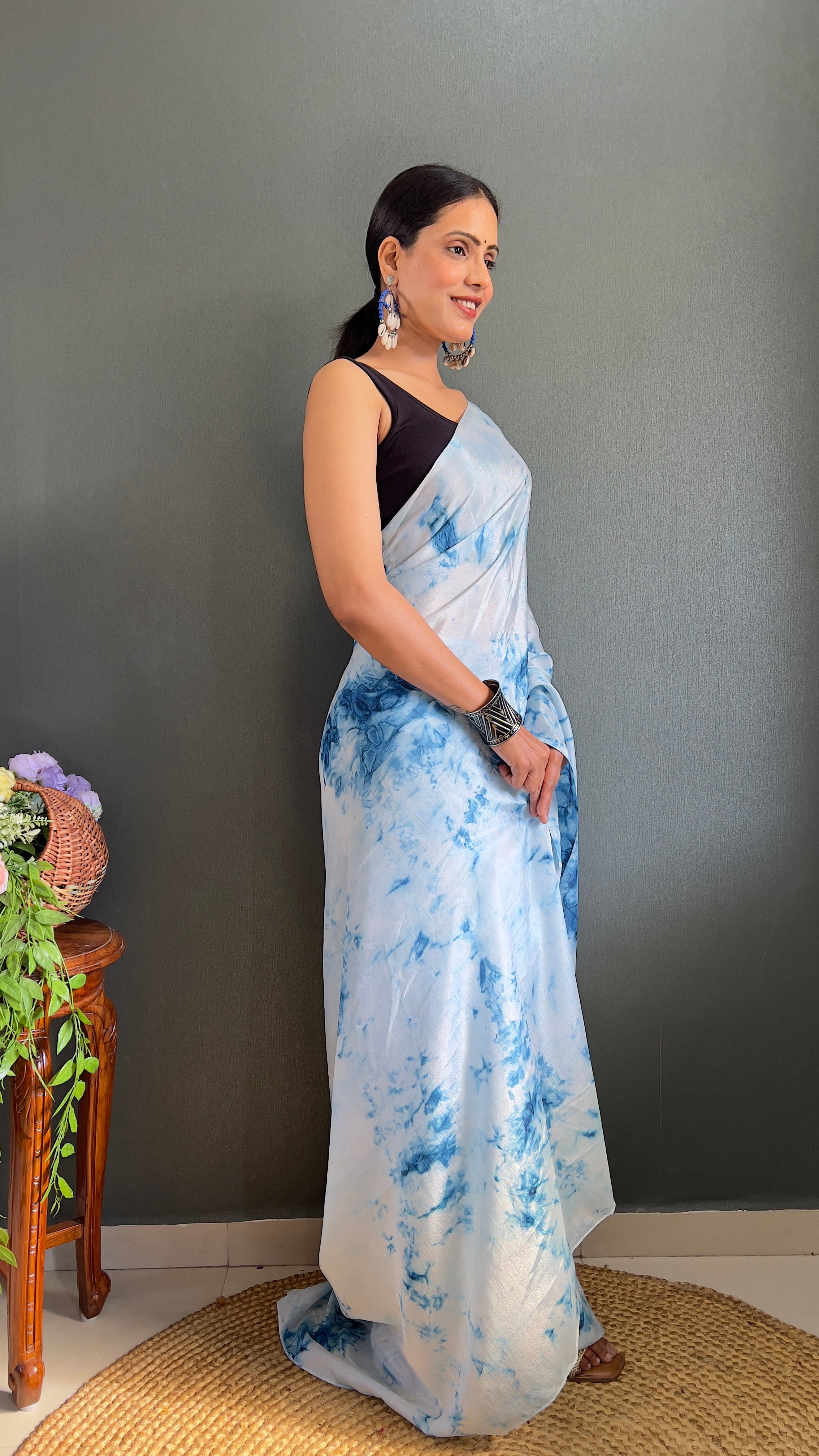 Kalar One Minute Ready To Wear Blue-White Saree With Unstiched Blouse