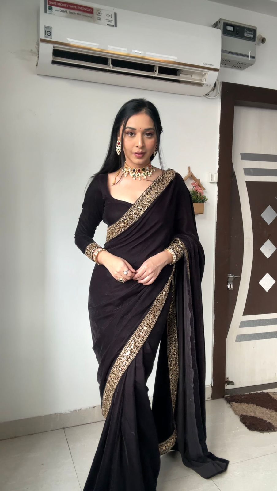 One Minute Ready To Black Gold Elegance Pure Soft Velvet Silk Saree