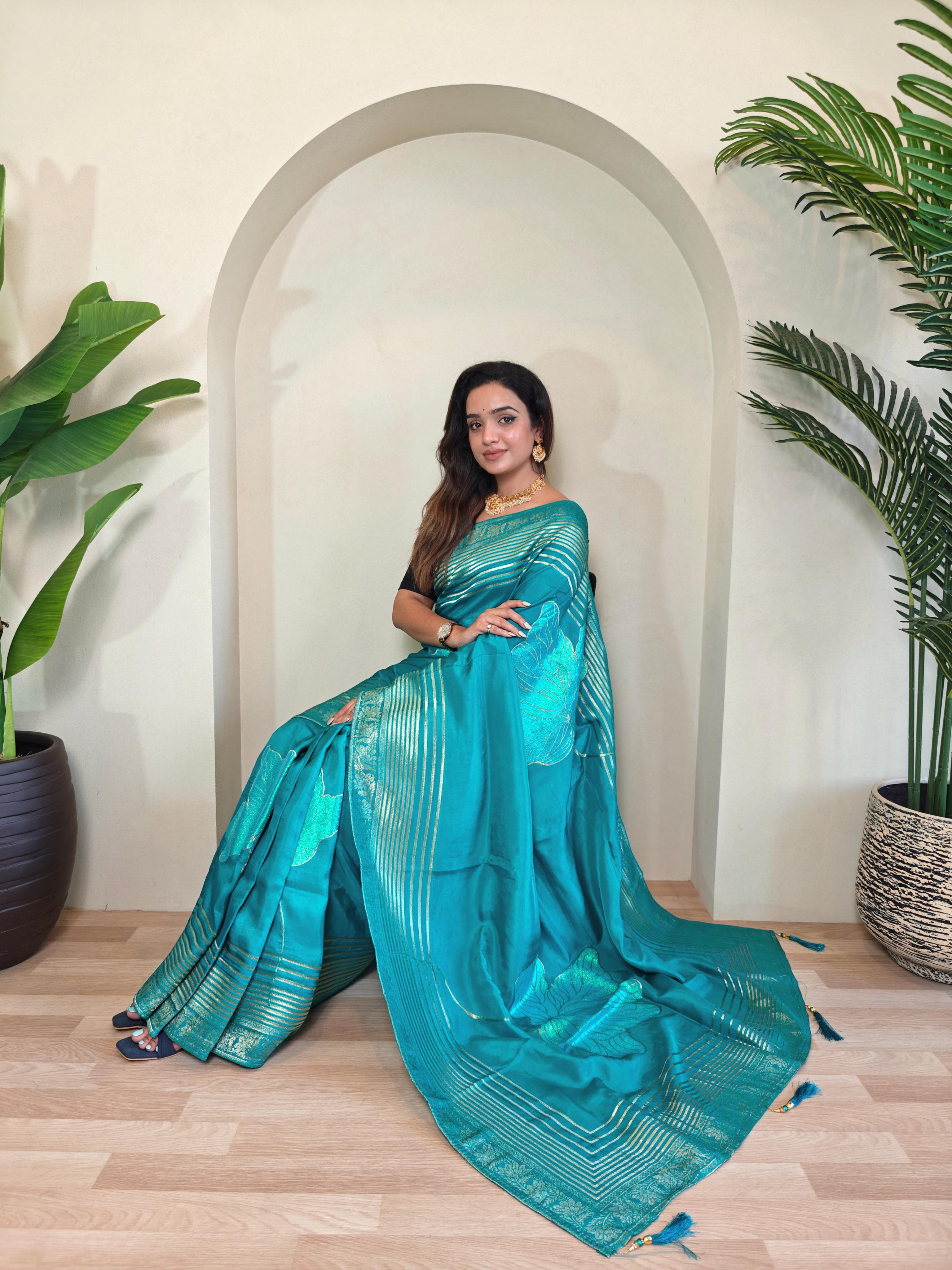 New Designer Munga Silk Saree With Zari Woven 3D Flower Design Along With Unstiched Blouse Piece - Sky Blue