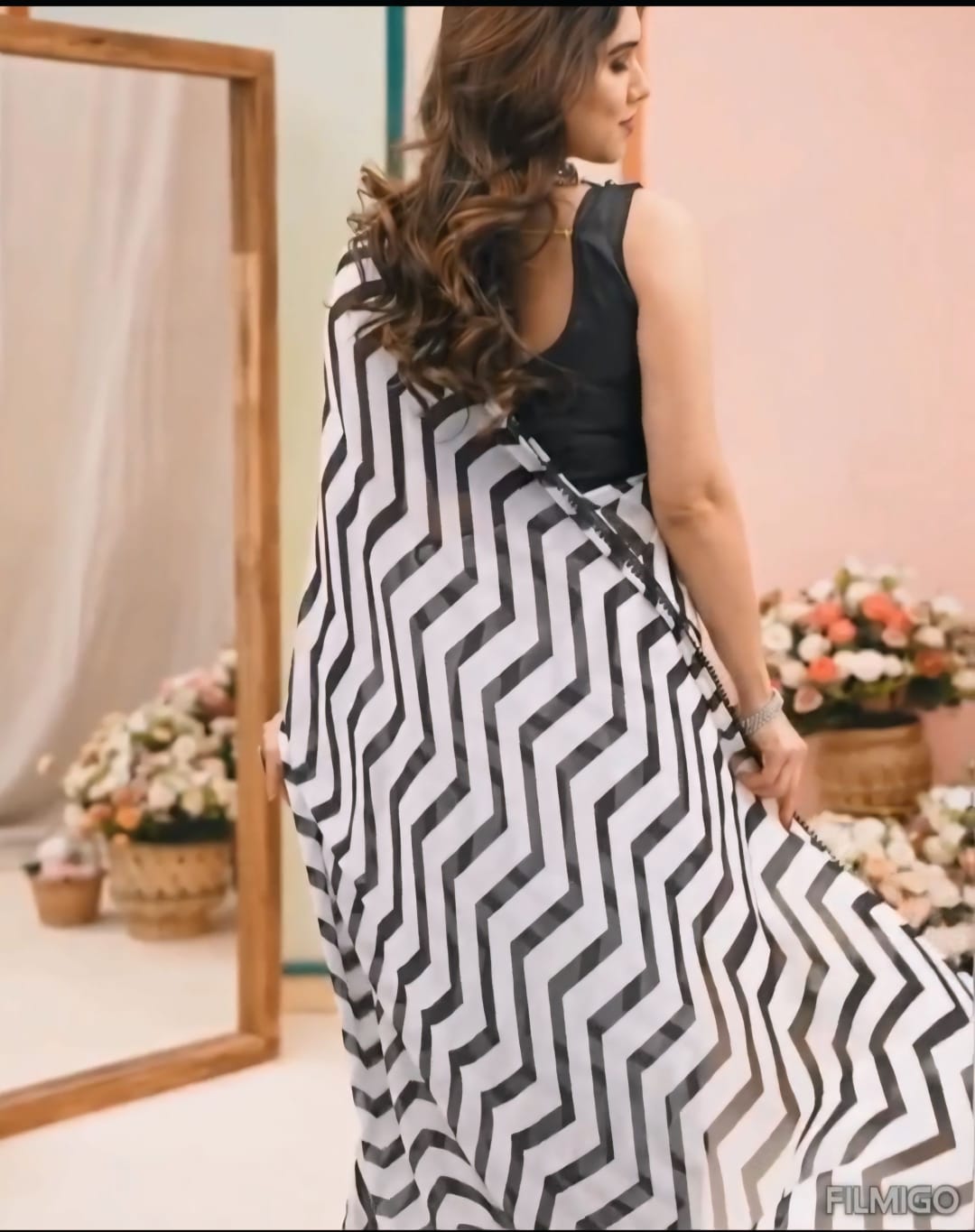 New One Minute Ready To Wear Black And White Colour Zigzag Design Pure Soft Georgette Silk Saree With Black Unstitched Blouse