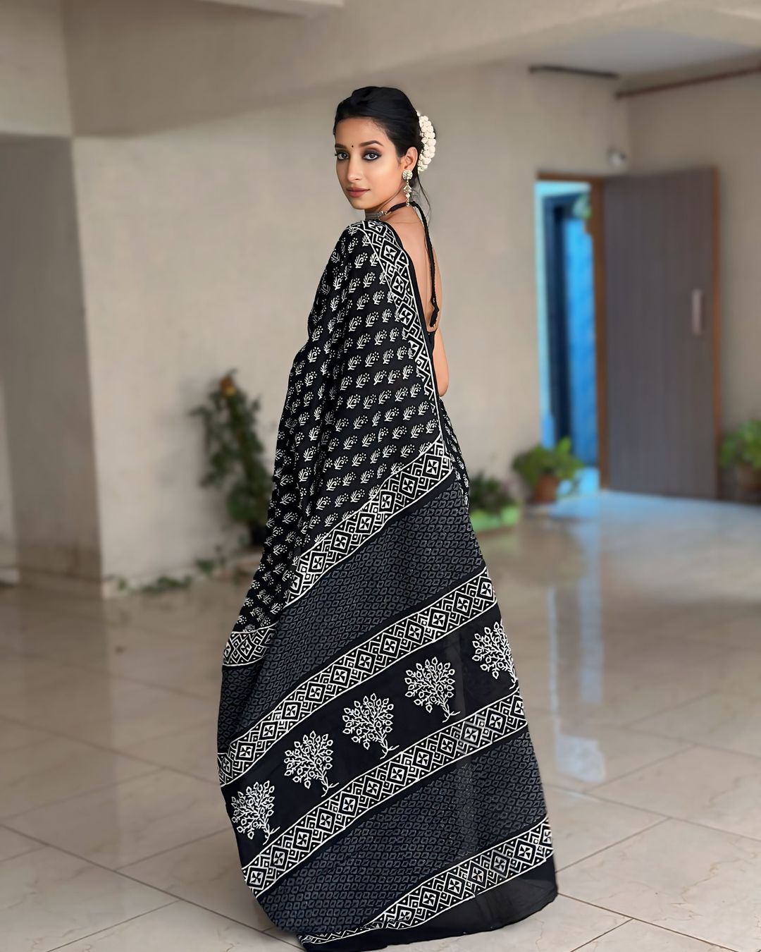 New One Minute Ready To Wear Pure Soft Linen Silk Black Saree With Unstiched Blouse