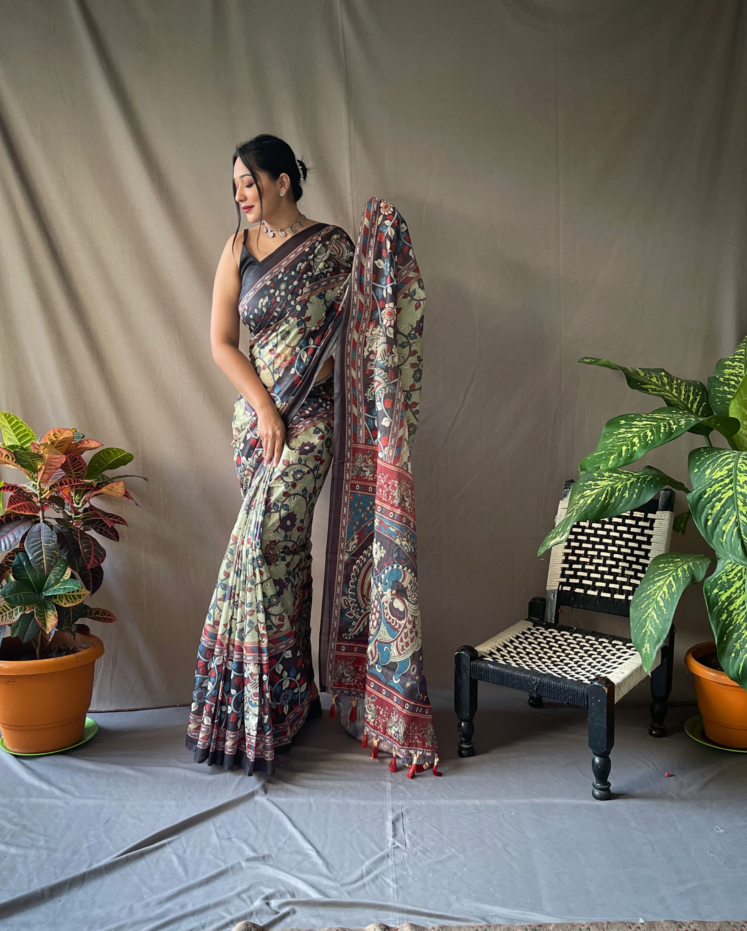 NEW DESIGNER PURE COTTON SAREE WITH  KALAMKARI PRINTS AND CONTRAST PALLU WITH TASSELS ATTACHED AND CONTRAST BLOUSE PIECE - PASTEL GREEN