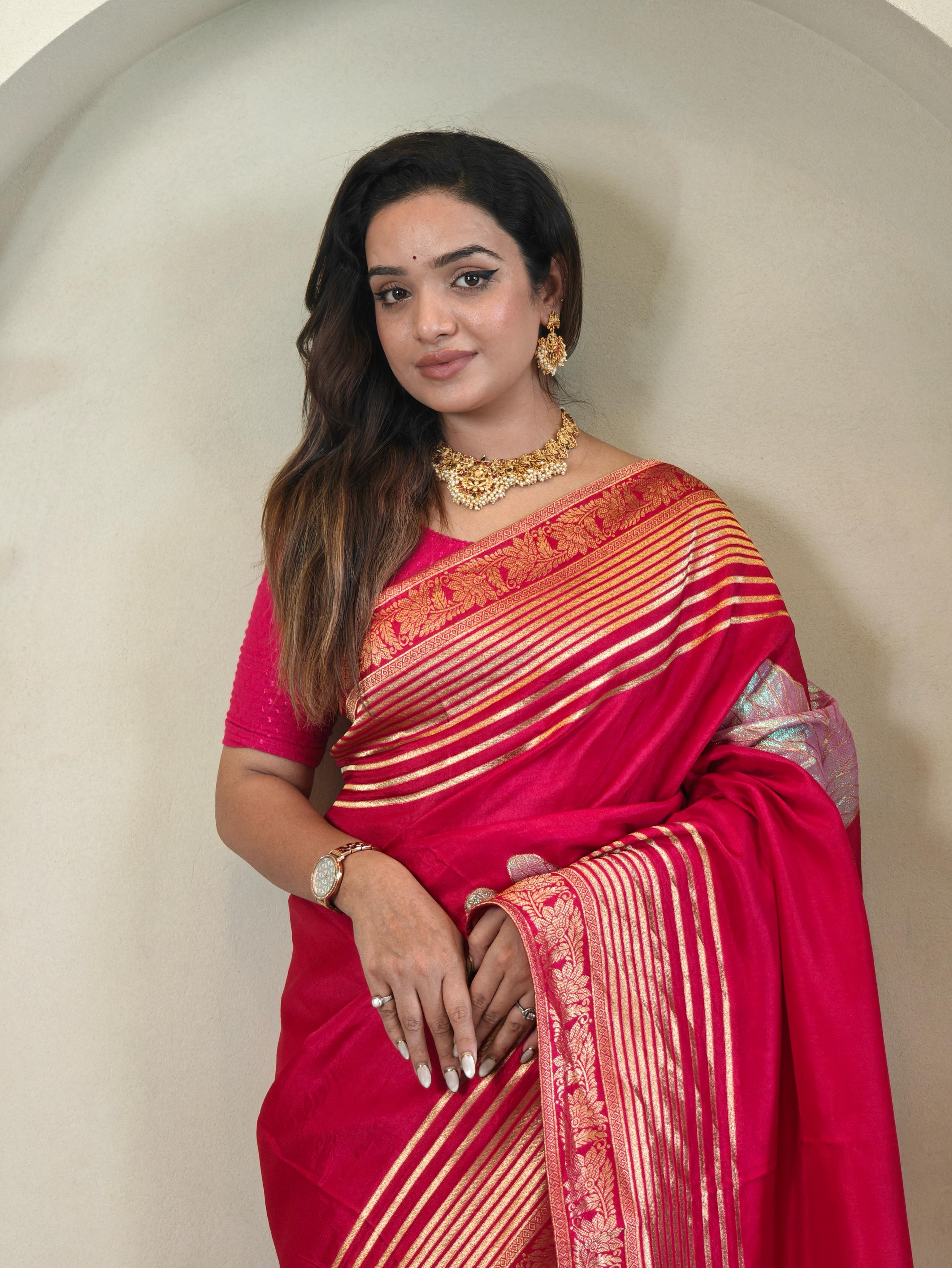 New Designer Munga Silk Saree With Zari Woven 3D Flower Design Along With Unstiched Blouse Piece - Rani Pink