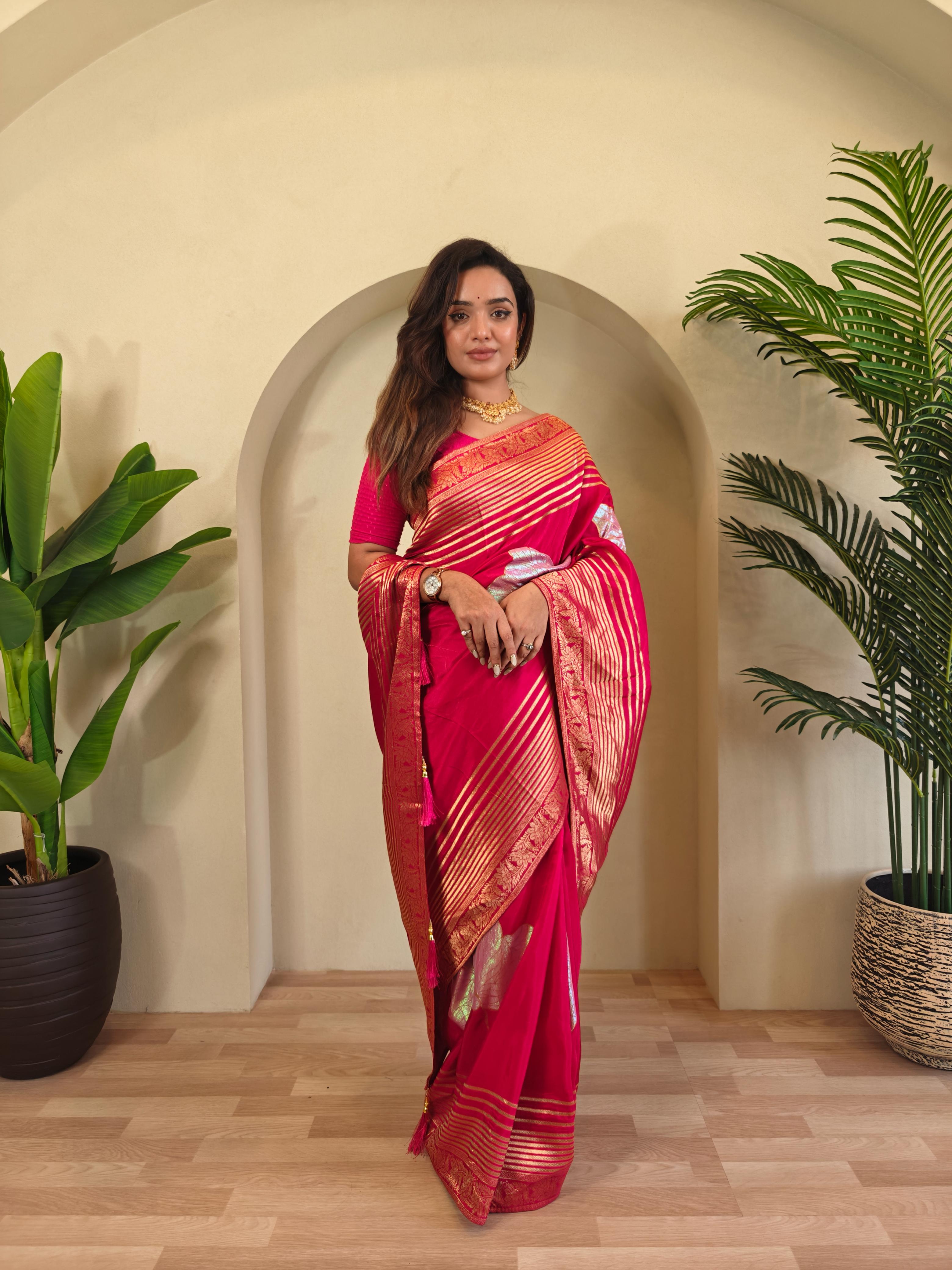 New Designer Munga Silk Saree With Zari Woven 3D Flower Design Along With Unstiched Blouse Piece - Rani Pink