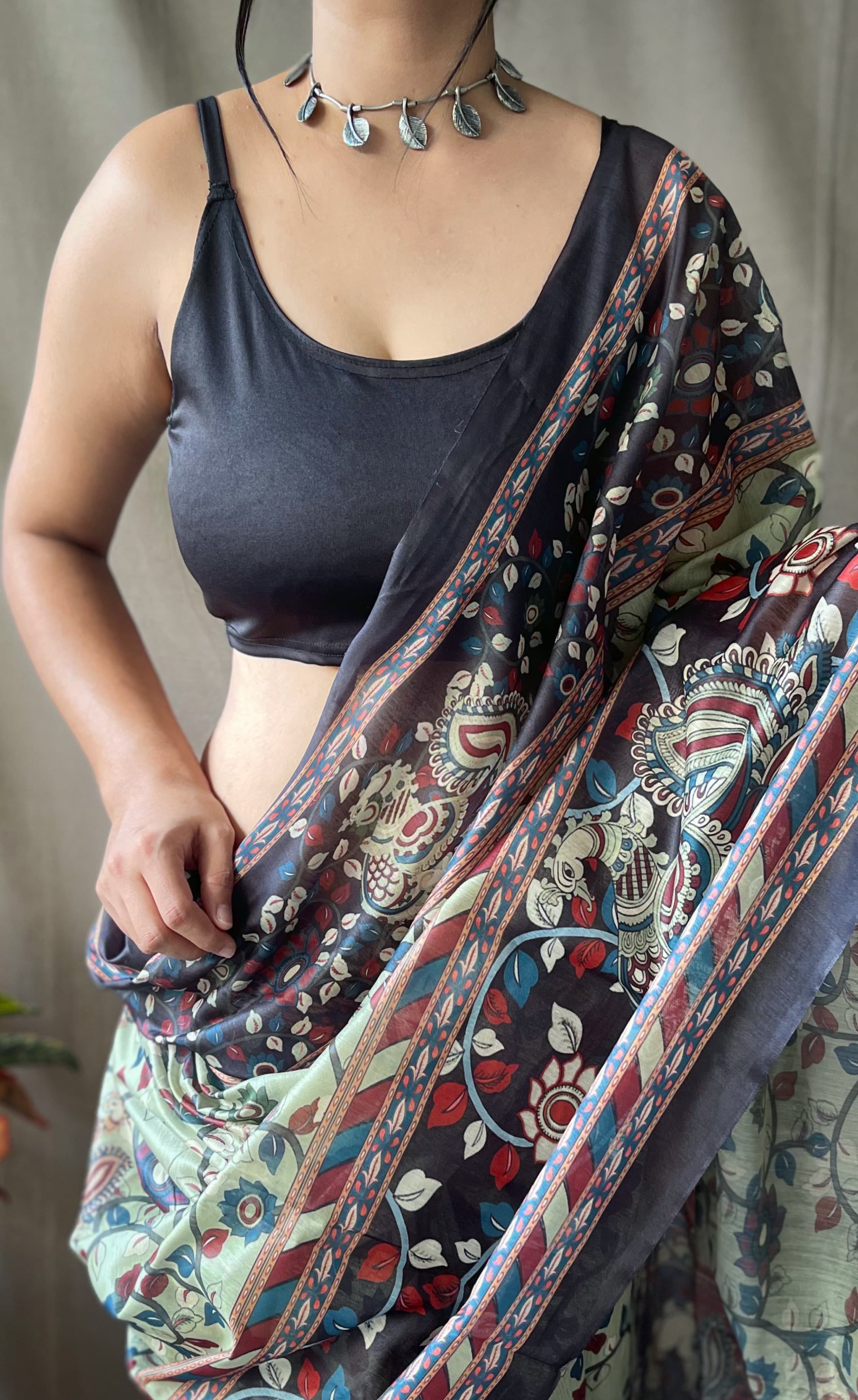 NEW DESIGNER PURE COTTON SAREE WITH  KALAMKARI PRINTS AND CONTRAST PALLU WITH TASSELS ATTACHED AND CONTRAST BLOUSE PIECE - PASTEL GREEN