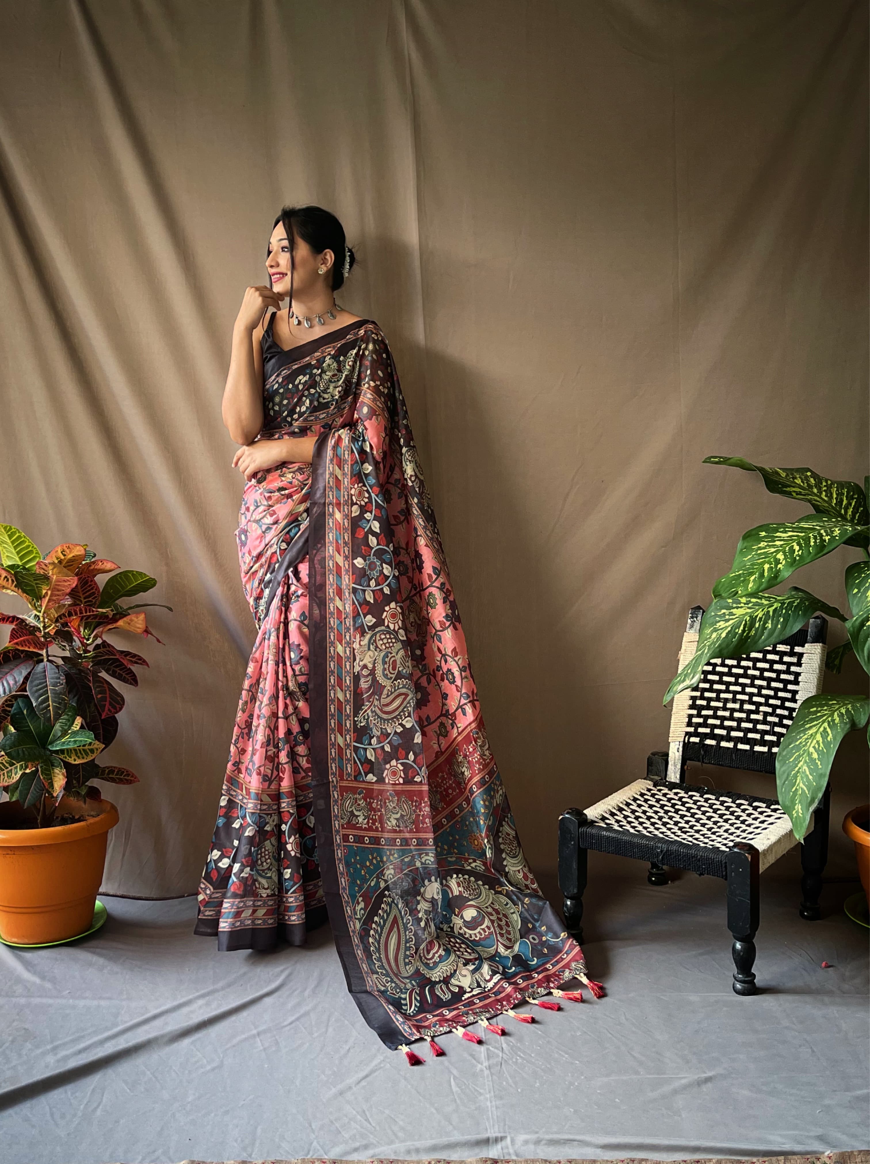 NEW DESIGNER PURE COTTON SAREE WITH  KALAMKARI PRINTS AND CONTRAST PALLU WITH TASSELS ATTACHED AND CONTRAST BLOUSE PIECE - PASTEL PINK