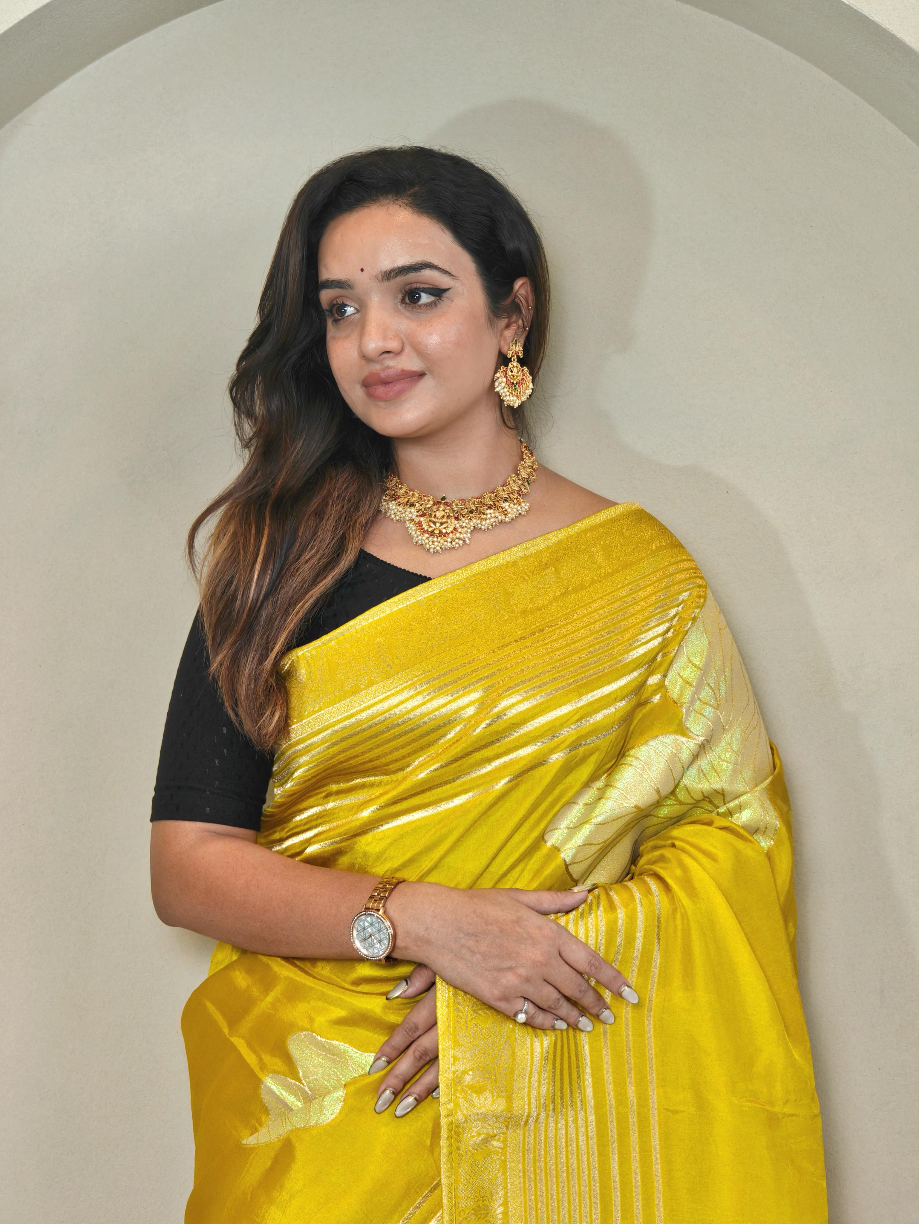 New Designer Munga Silk Saree With Zari Woven 3D Flower Design Along With Unstiched Blouse Piece - Yellow