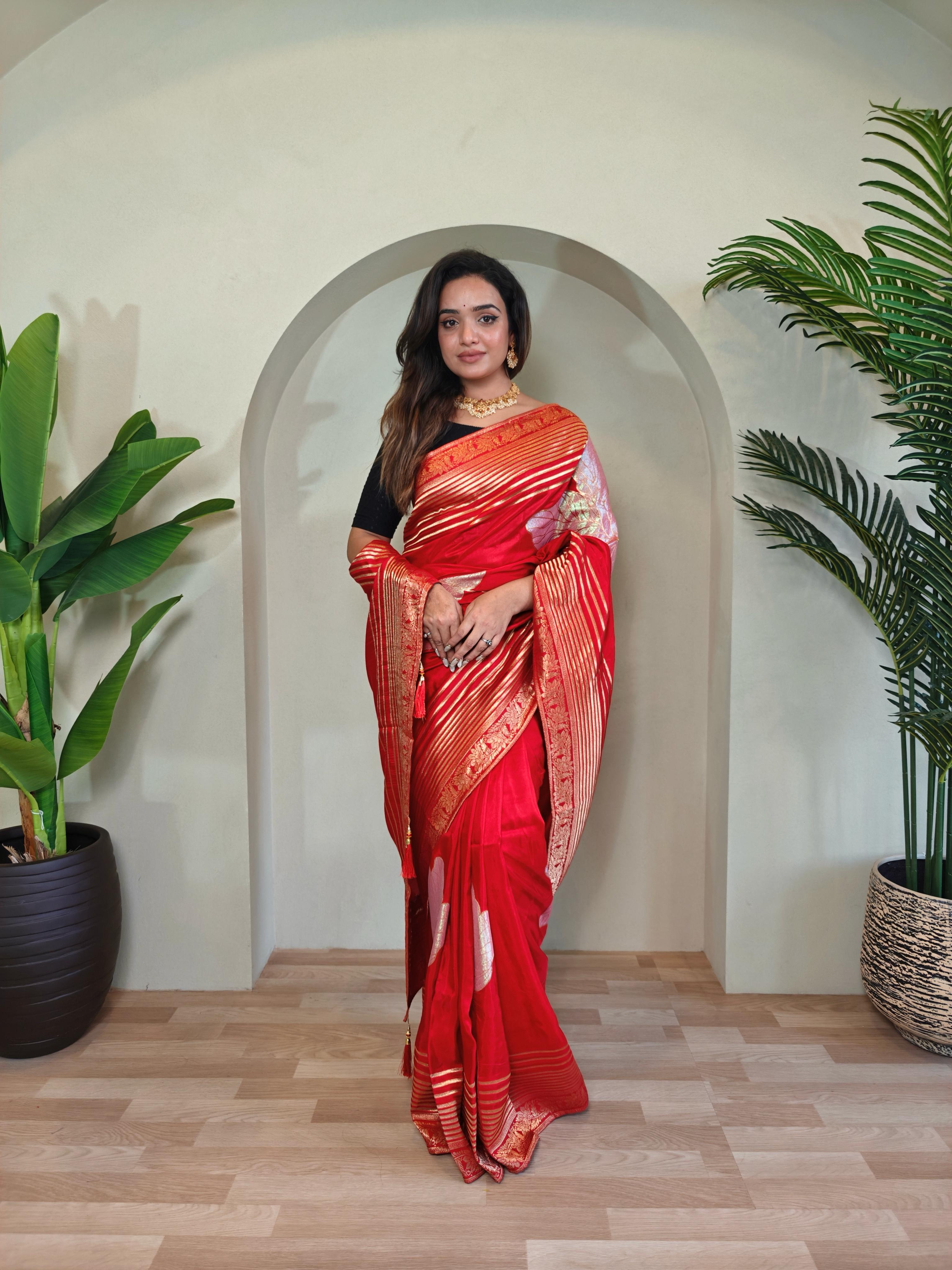 New Designer Munga Silk Saree With Zari Woven 3D Flower Design Along With Unstiched Blouse Piece - Red