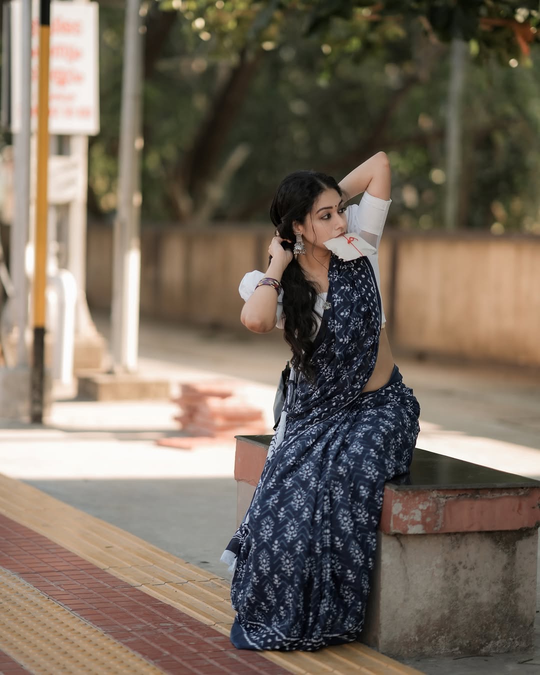 New One Minute Ready To Wear Dark Blue Pure Soft Linen Silk Saree With White Unstiched Blouse Piece