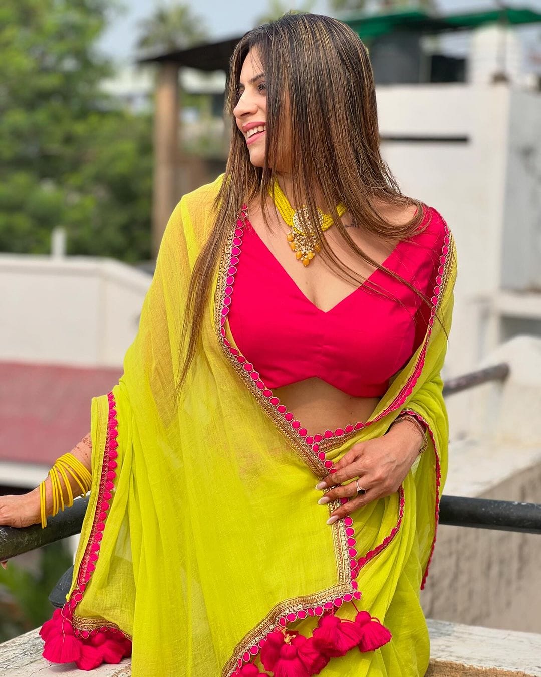 New One Minute Ready To Wear Pure Cotton Silk Yellow Saree With Lace Border Along With Same Model Unstiched Blouse Piece