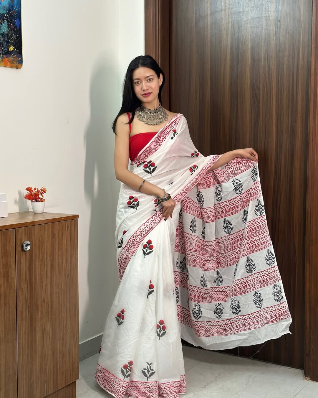 New One Minute Ready To Wear Pure Soft Mul Cotton Silk Red Flowered White Saree With Pocket