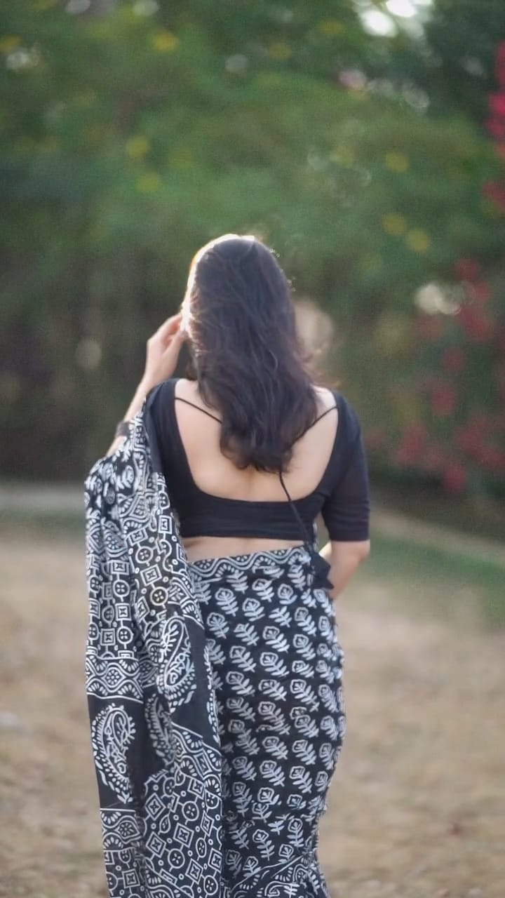 New One Minute Ready To Wear  Pure Soft Linen Silk Digital Printed Black Saree With Same Model Black Unstiched Blouse