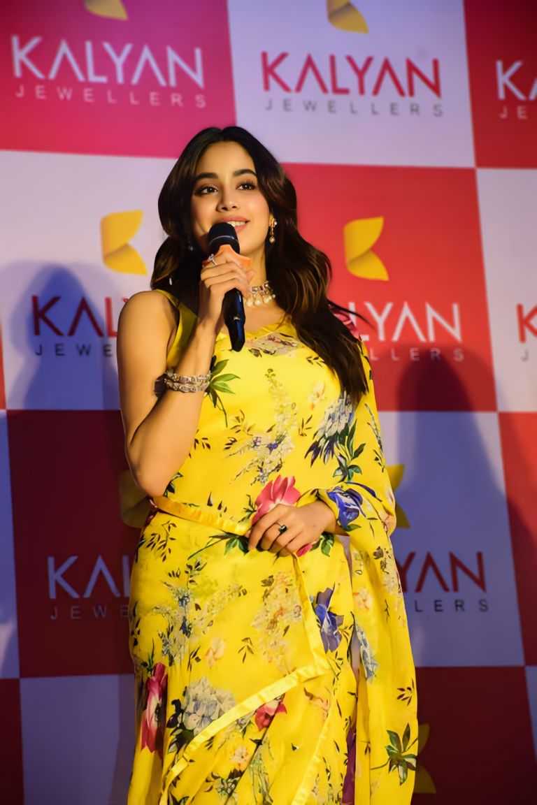 New One Minute Ready To Wear  Pure Soft Georgette Silk Flower Design Yellow Saree Along With Same Colour Unstiched Blouse Piece