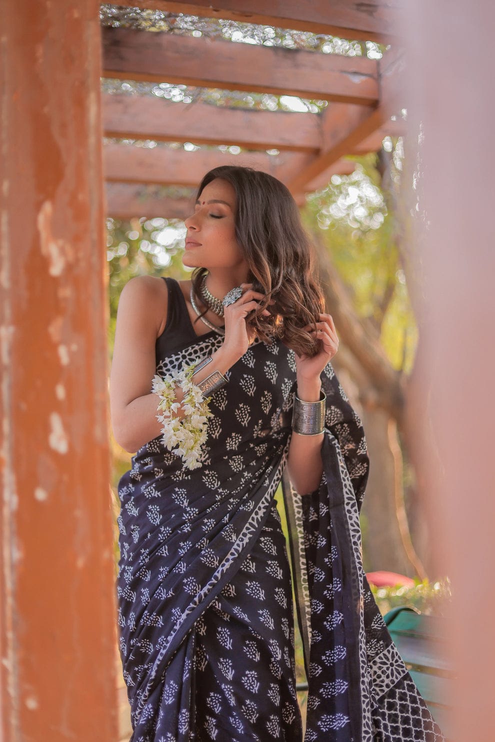 New One Minute Ready To Wear  Pure Soft Linen Silk Digital Printed Balck Saree With Same Model Unstiched Blouse