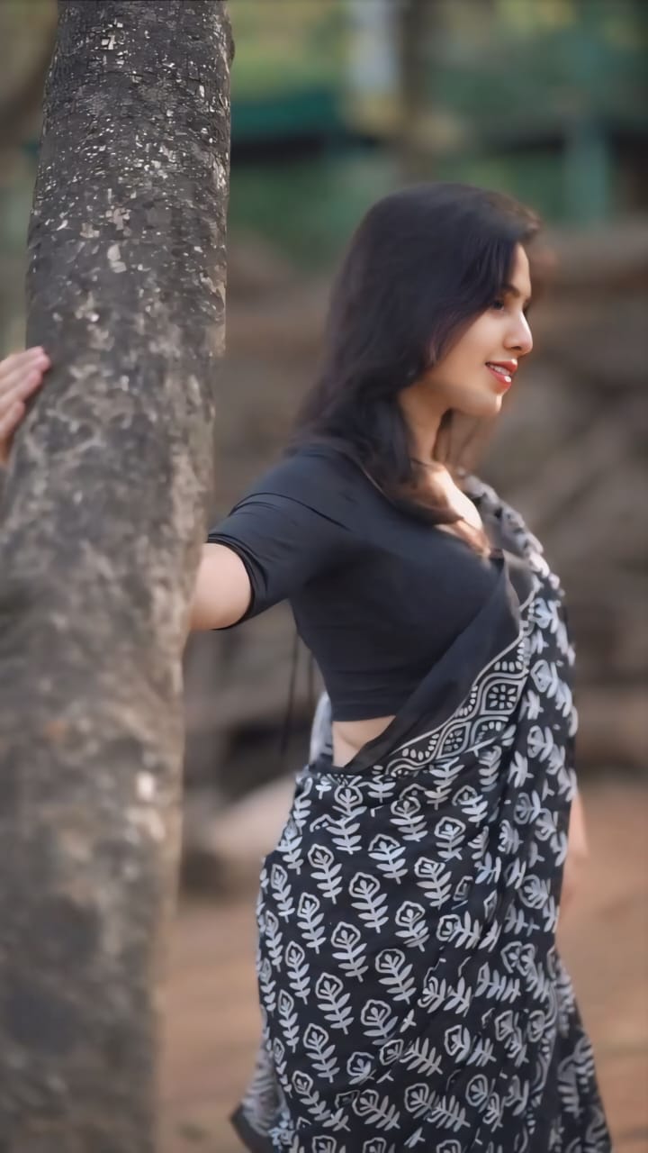 New One Minute Ready To Wear  Pure Soft Linen Silk Digital Printed Black Saree With Same Model Black Unstiched Blouse