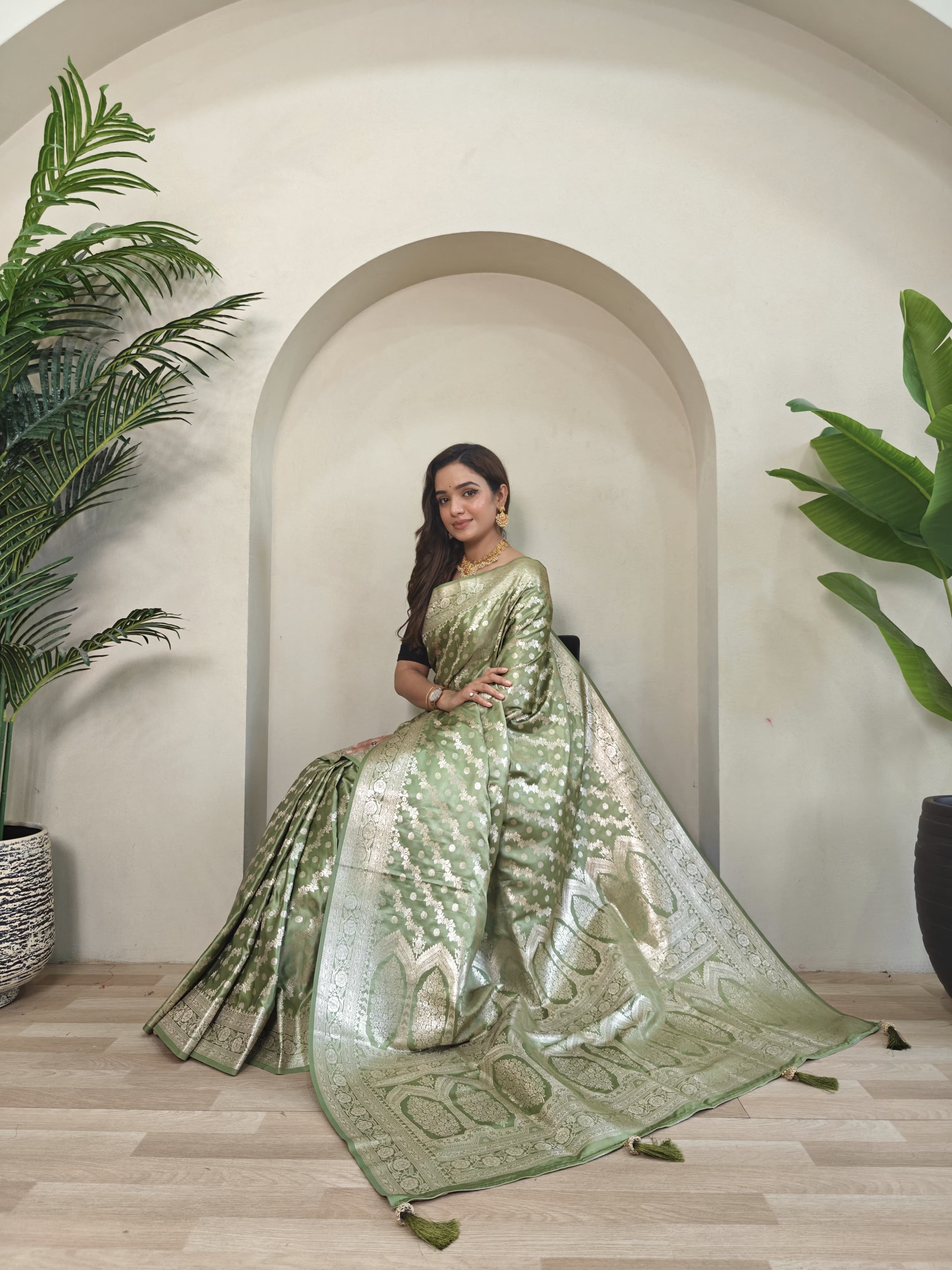 New Designer Leheriya Mushro Satin Silk Zari Weaved Light Green Saree With Beautiful Tassels Along With Running Unstiched Blouse Piece