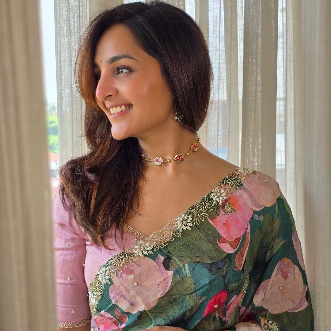 New Designer Flower Digital Printed Soft Chinnon Bottle Green Saree