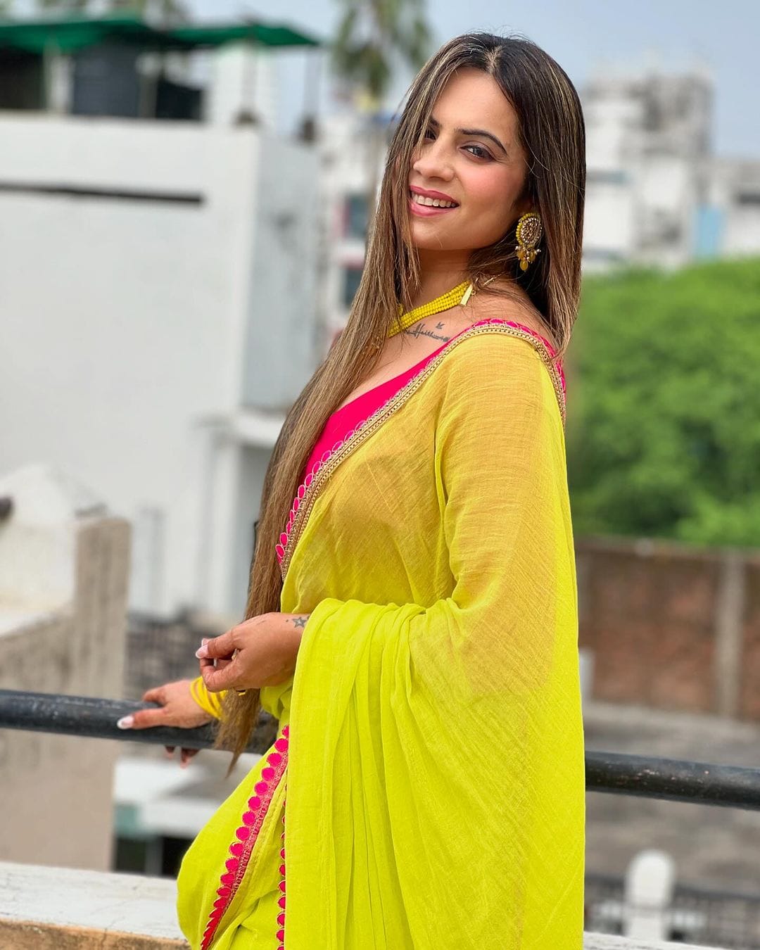 New One Minute Ready To Wear Pure Cotton Silk Yellow Saree With Lace Border Along With Same Model Unstiched Blouse Piece