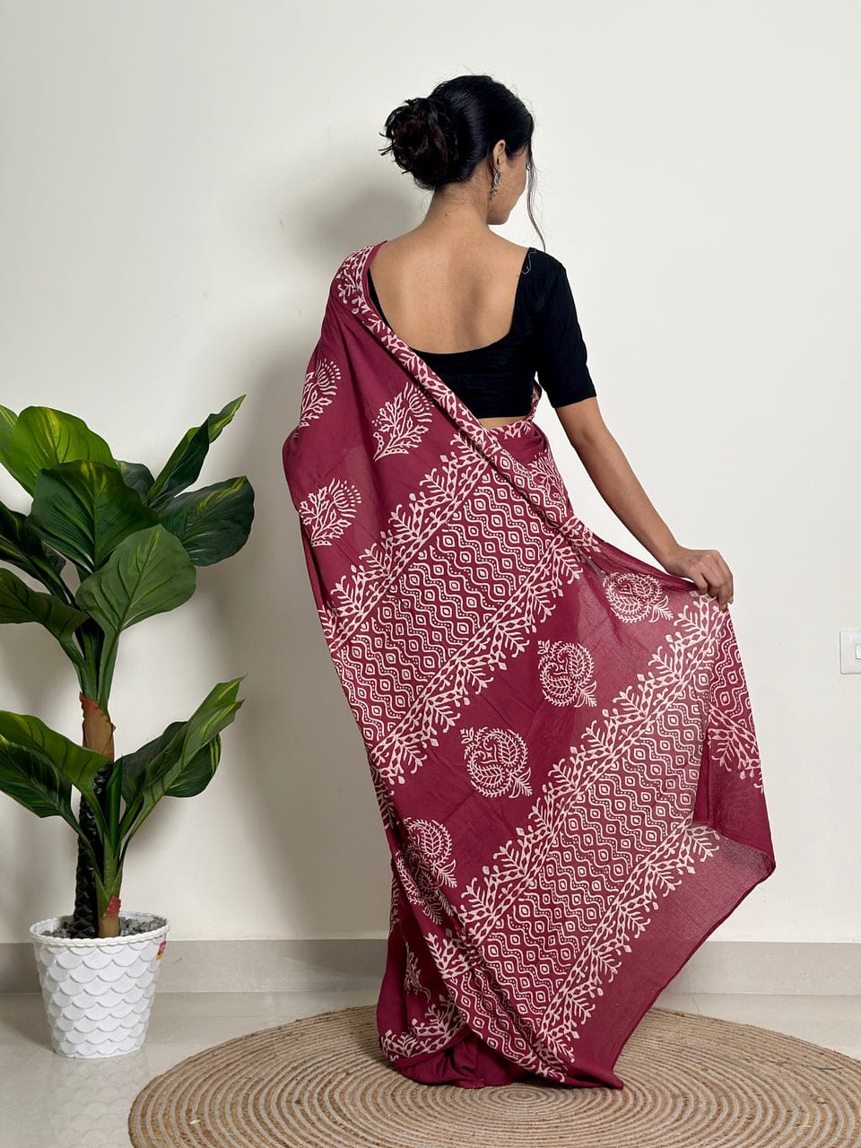 New One Minute Ready To Wear Pure Soft Mul Cotton Silk Maroon Saree With Beautiful Print along With Pocket